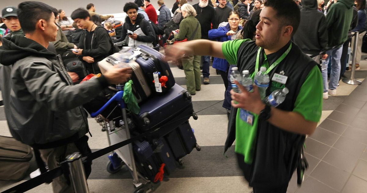 sea-tac-airport-sees-more-delays-tuesday-as-boeing-737-max-9-stays