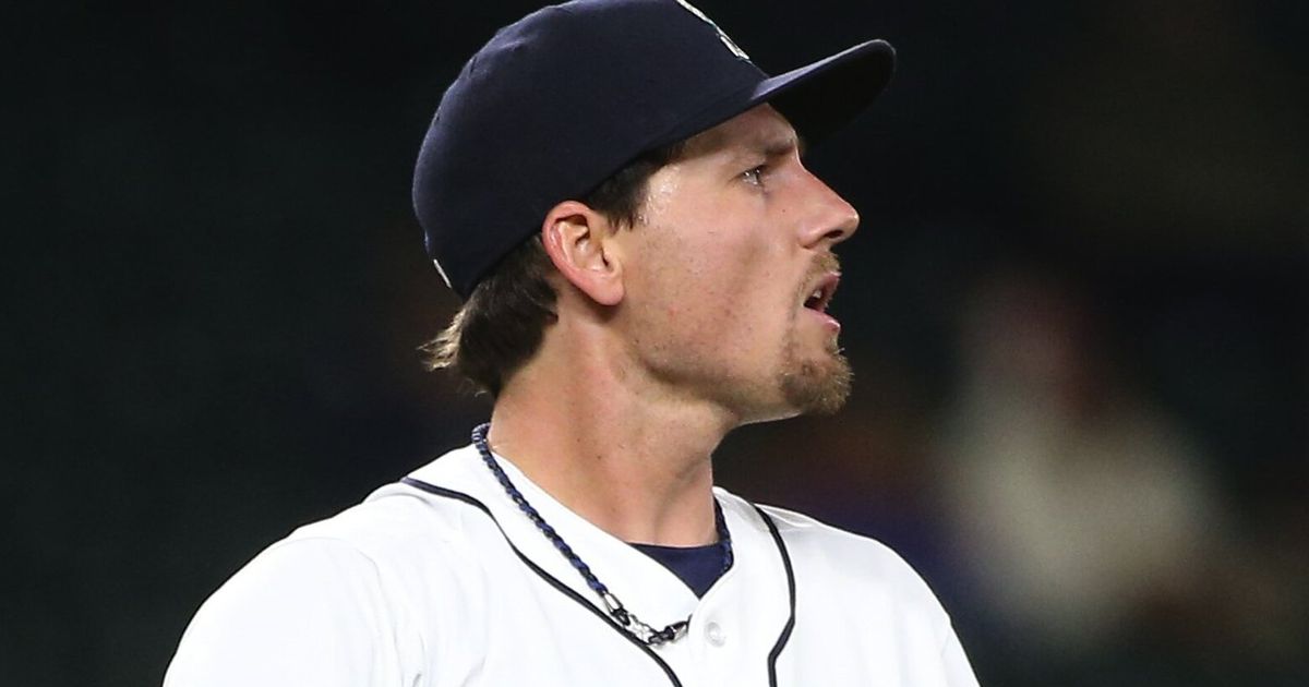 Mariners add Danny Farquhar to coaching staff, claim Mauricio Llovera