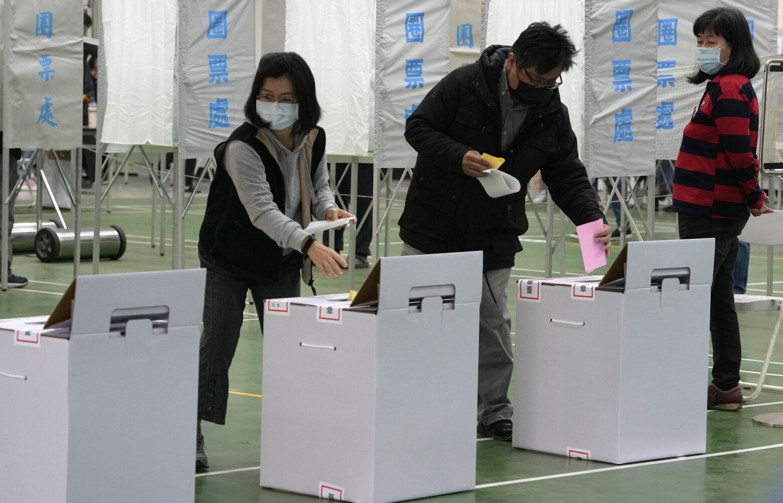 ‘Frozen garlic!’ Taiwan likes its democracy loud and proud The