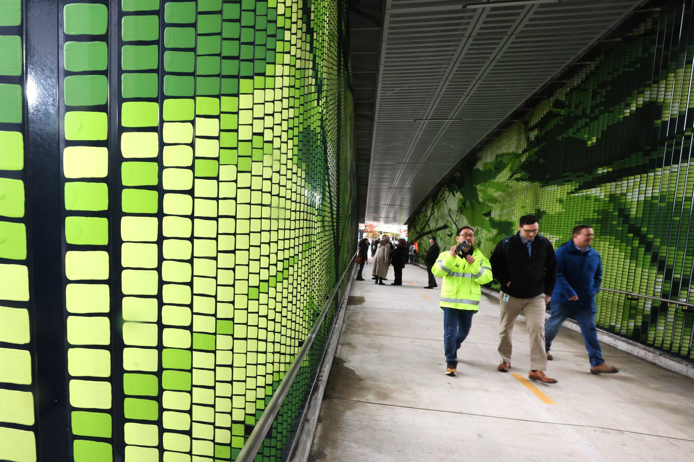 New walk-bike bridge debugs access to Microsoft and light rail