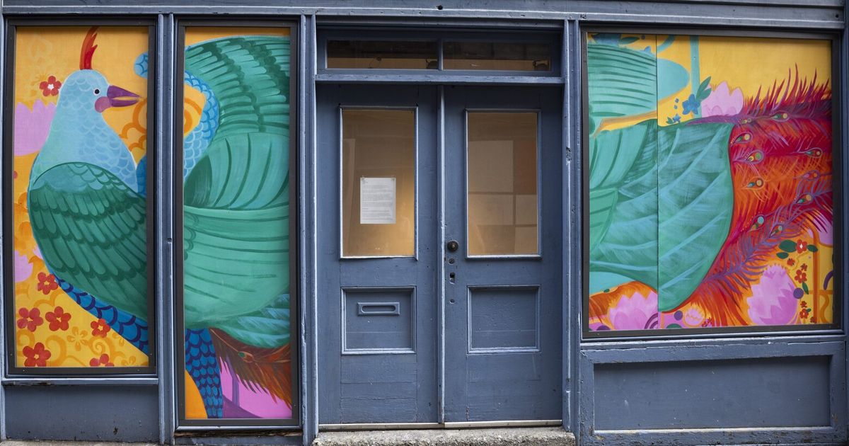 荣升标题：翼卢克博物馆安装壁画，为遭到破坏的广东巷注入新活力