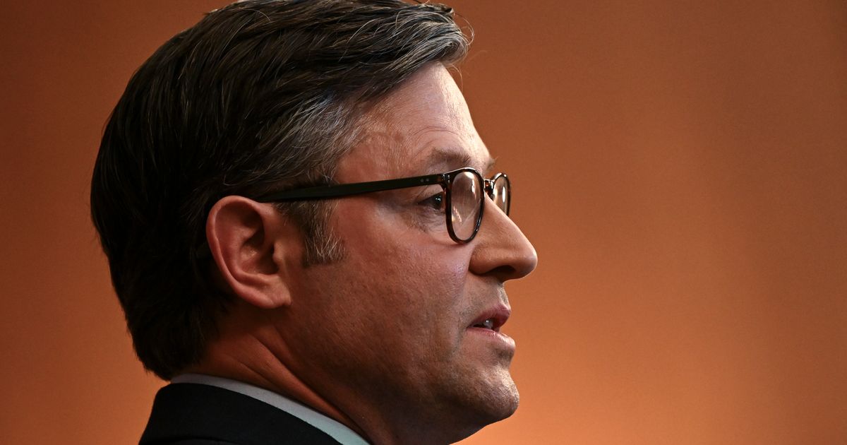 Visiting speaker. Тренинг по ораторскому искусству. Микрофон для конференций. Спикер с микрофоном. Edifier airpulse a300 pro.