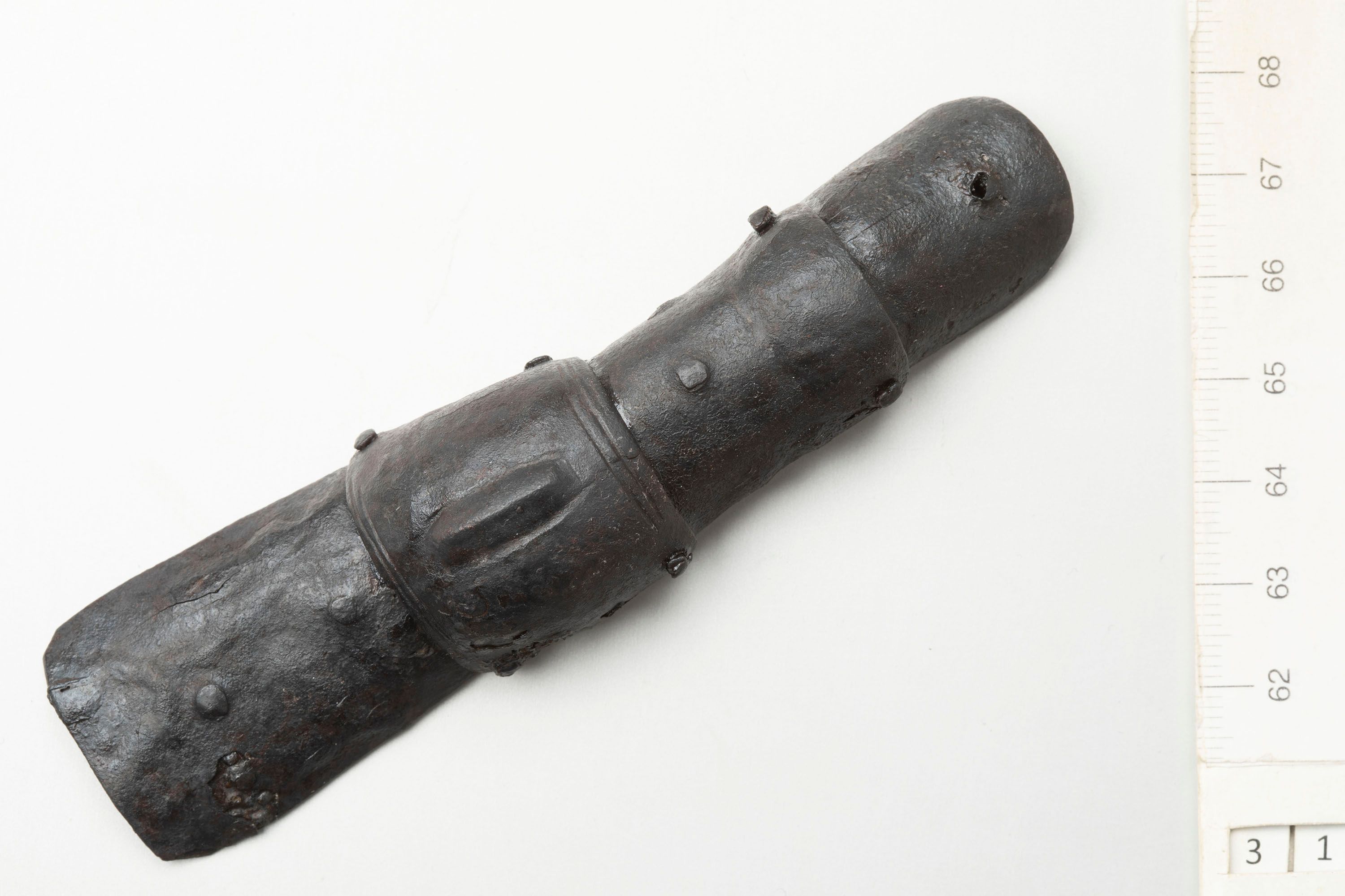 Stunningly well-preserved 600-year-old gauntlet found in