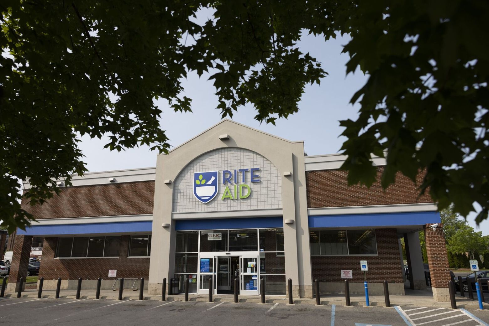 Rite Aid hires liquidators while talks with possible buyers drag on