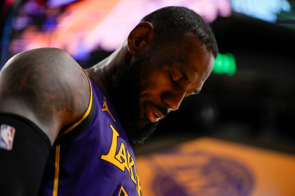 Frustrated LeBron sounds off on Lakers' struggles after 10th loss in 13  games, 127-113 to Memphis | The Seattle Times