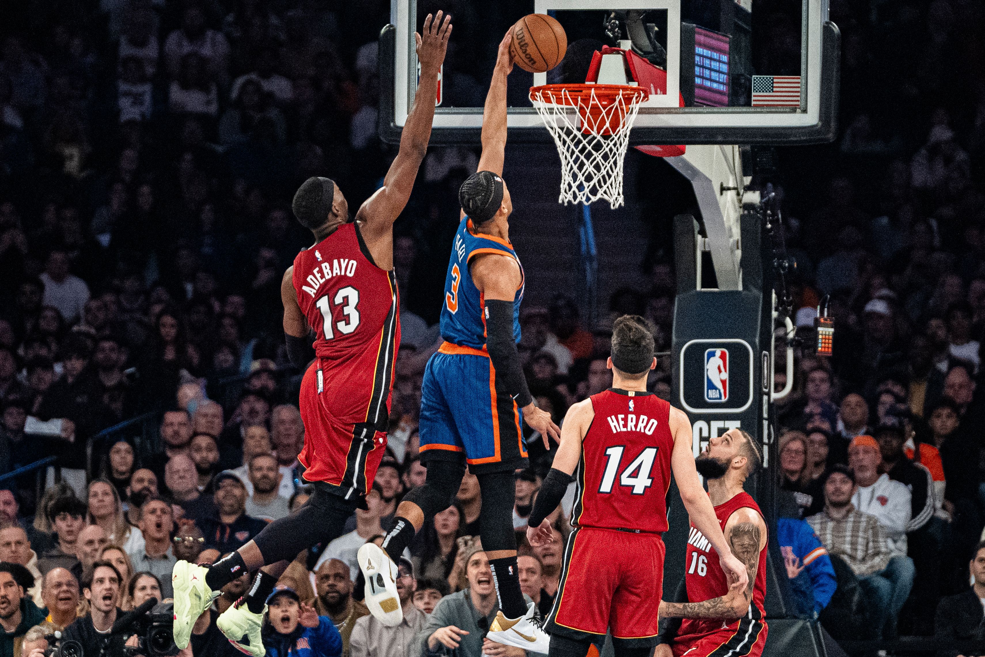 Brunson scores 32 points Knicks win 6th straight and send Heat to