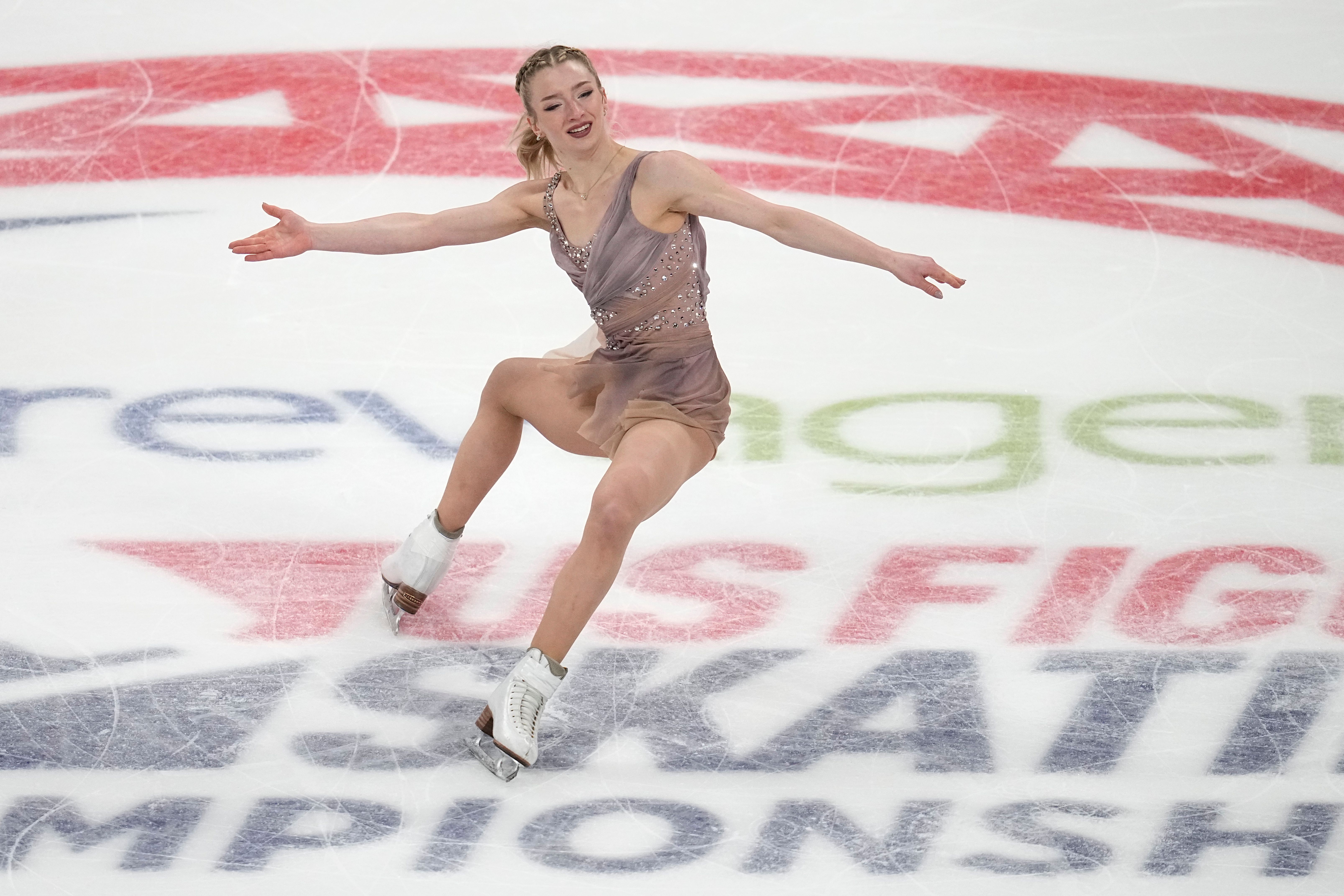 Amber Glenn wins US figure skating title after Isabeau