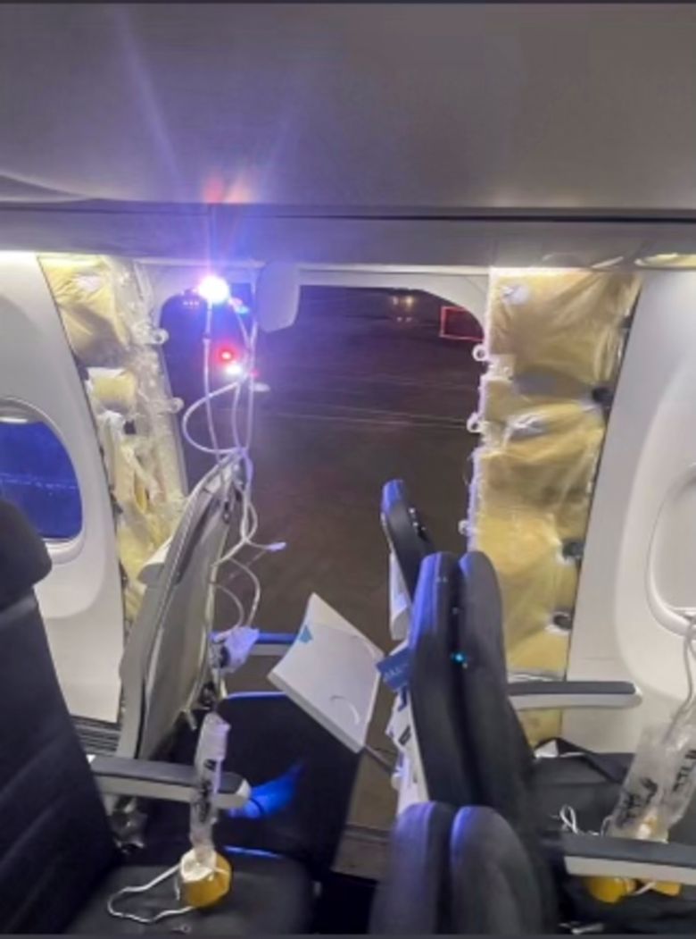 United Airlines flight makes emergency landing in Florida after 'open door  light turns on', US News