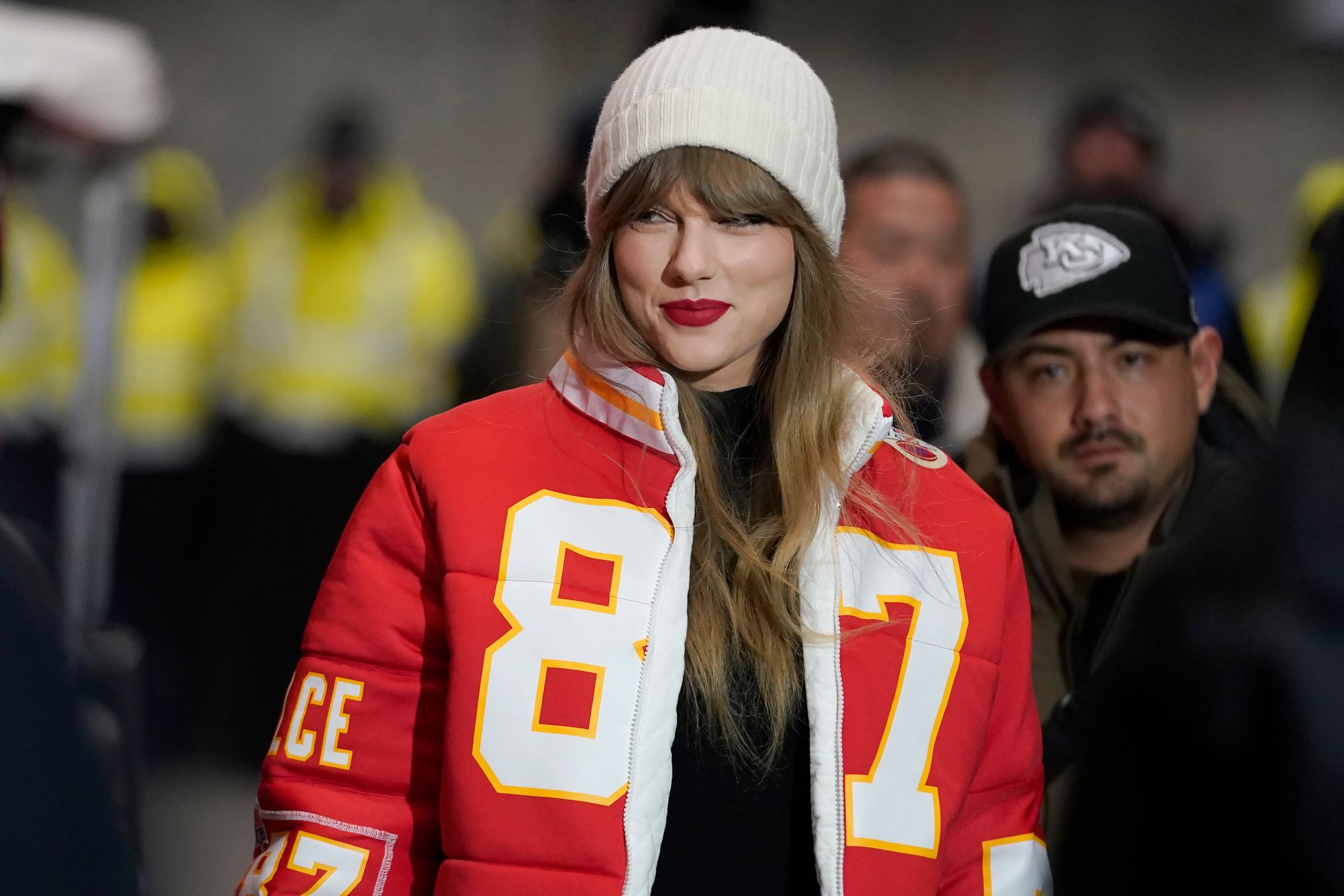 Deepfake explicit images of Taylor Swift spread on social media. Her fans  are fighting back | The Seattle Times