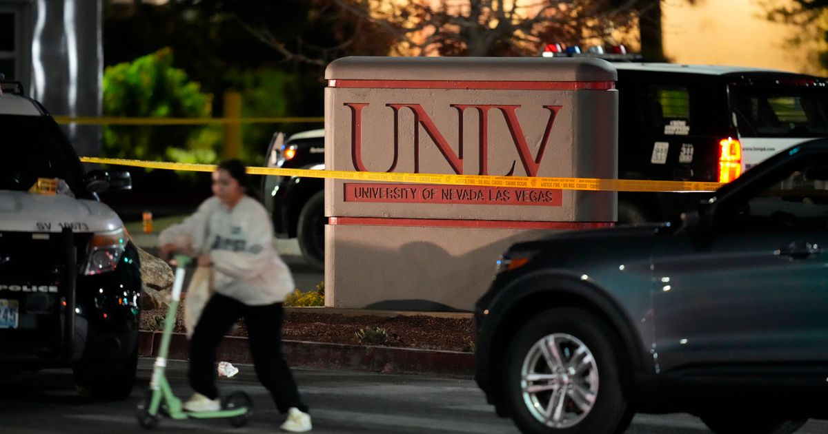 Shootout With Unlv Gunman Heard In New Las Vegas Police Body Camera Video The Seattle Times 