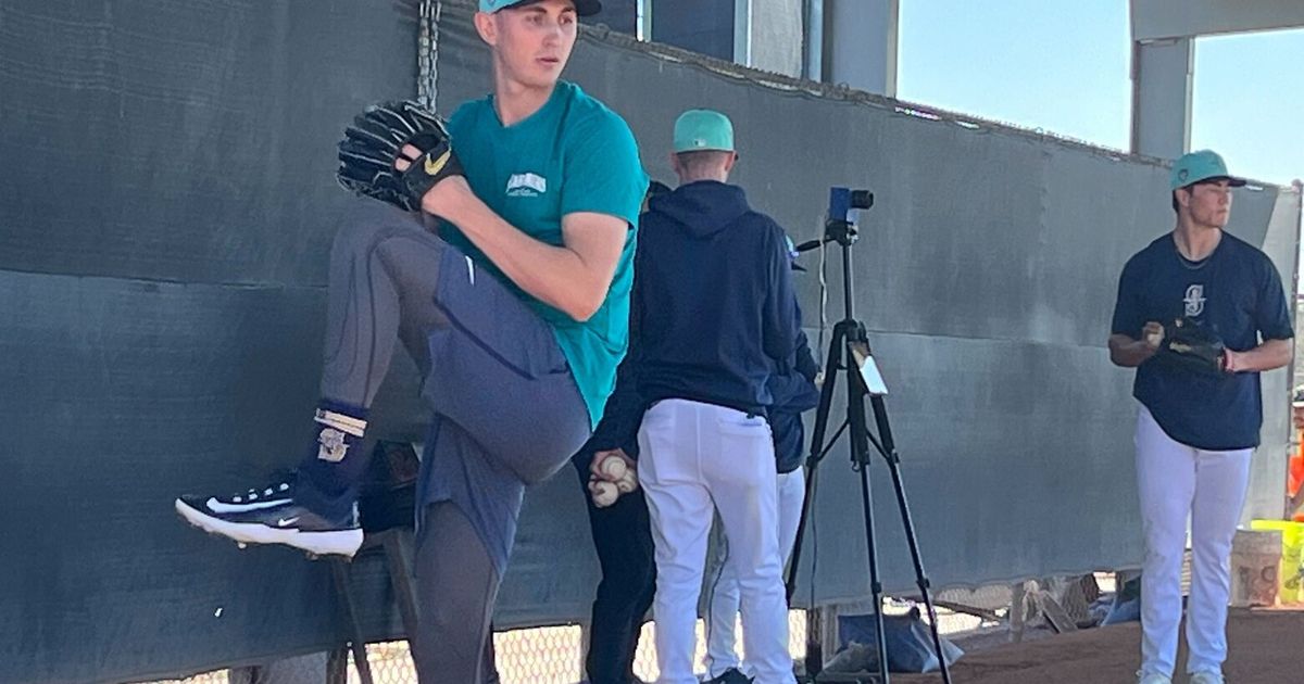 Mariners spring training already buzzing as pitchers and catchers