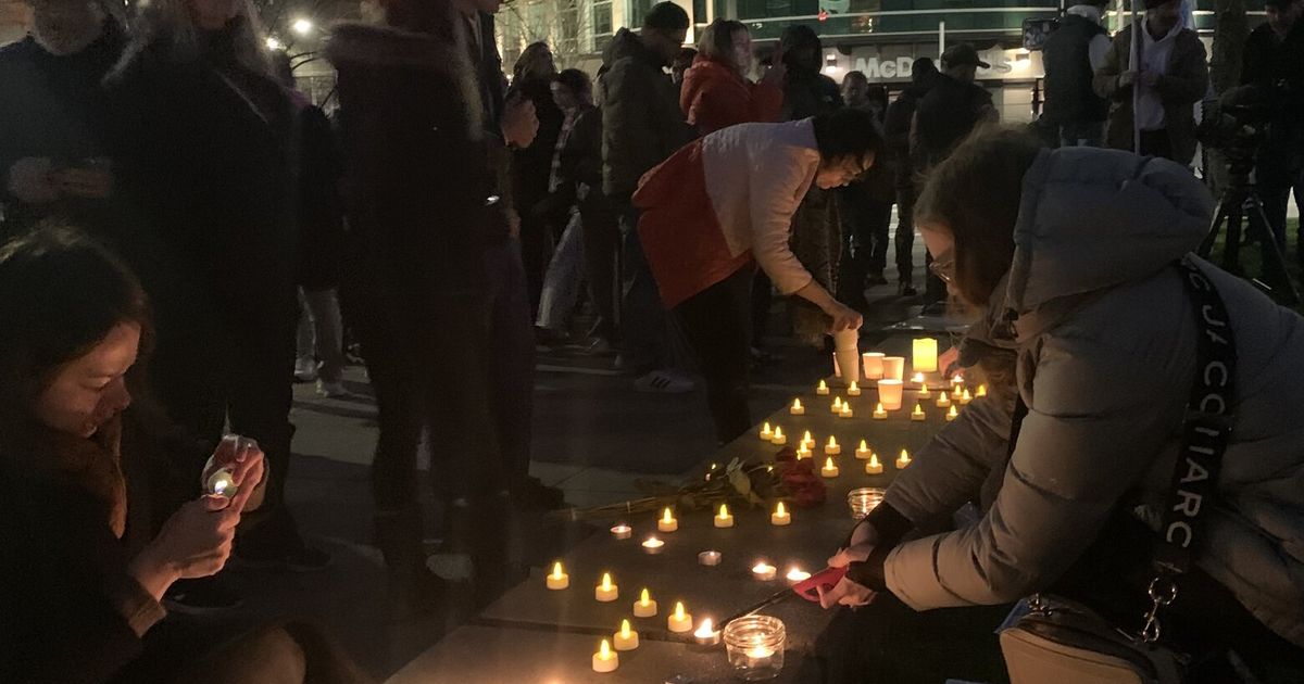 在西雅图，人们对阿列克谢·纳瓦尔尼之死表示悲痛和愤怒的展示