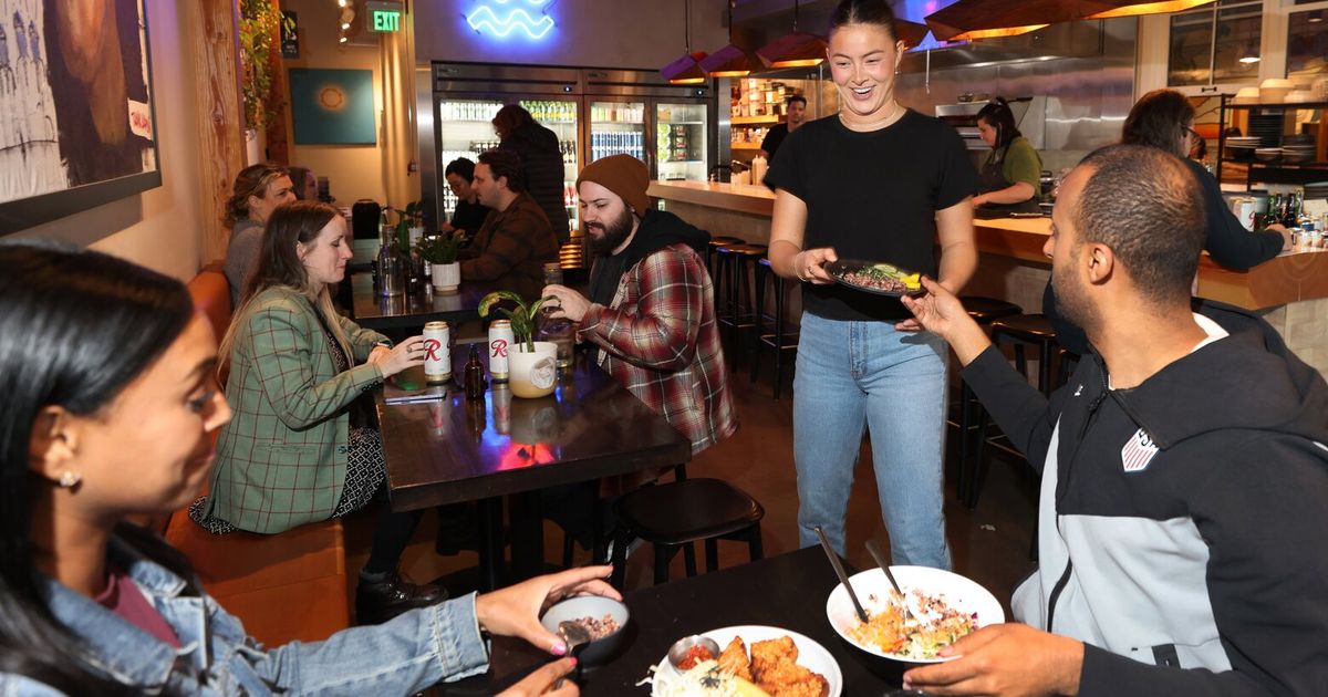 西雅图的自助服务餐厅与正餐厅：读者们有着各自的观点