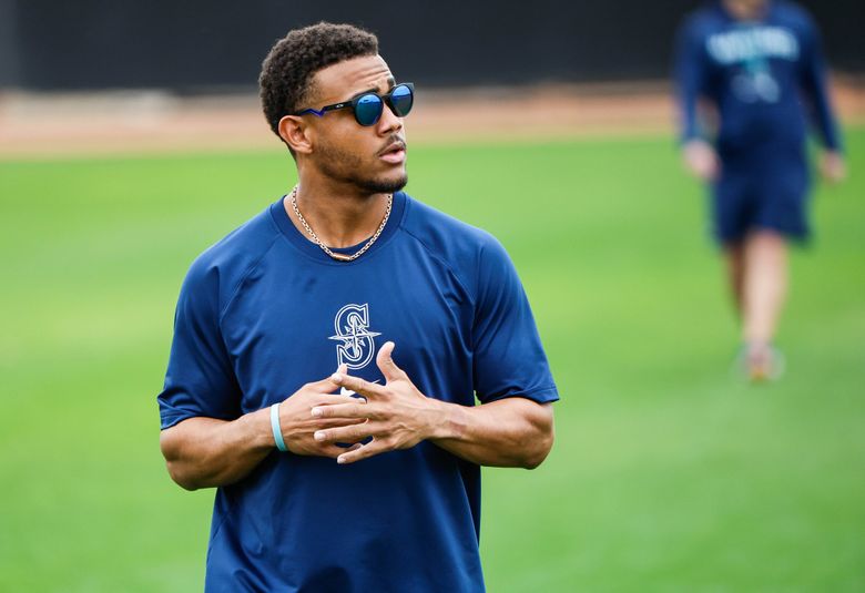 Mariners injury updates: Julio Rodriguez sidelined with hand issue; Santos to resume throwing | The Seattle Times