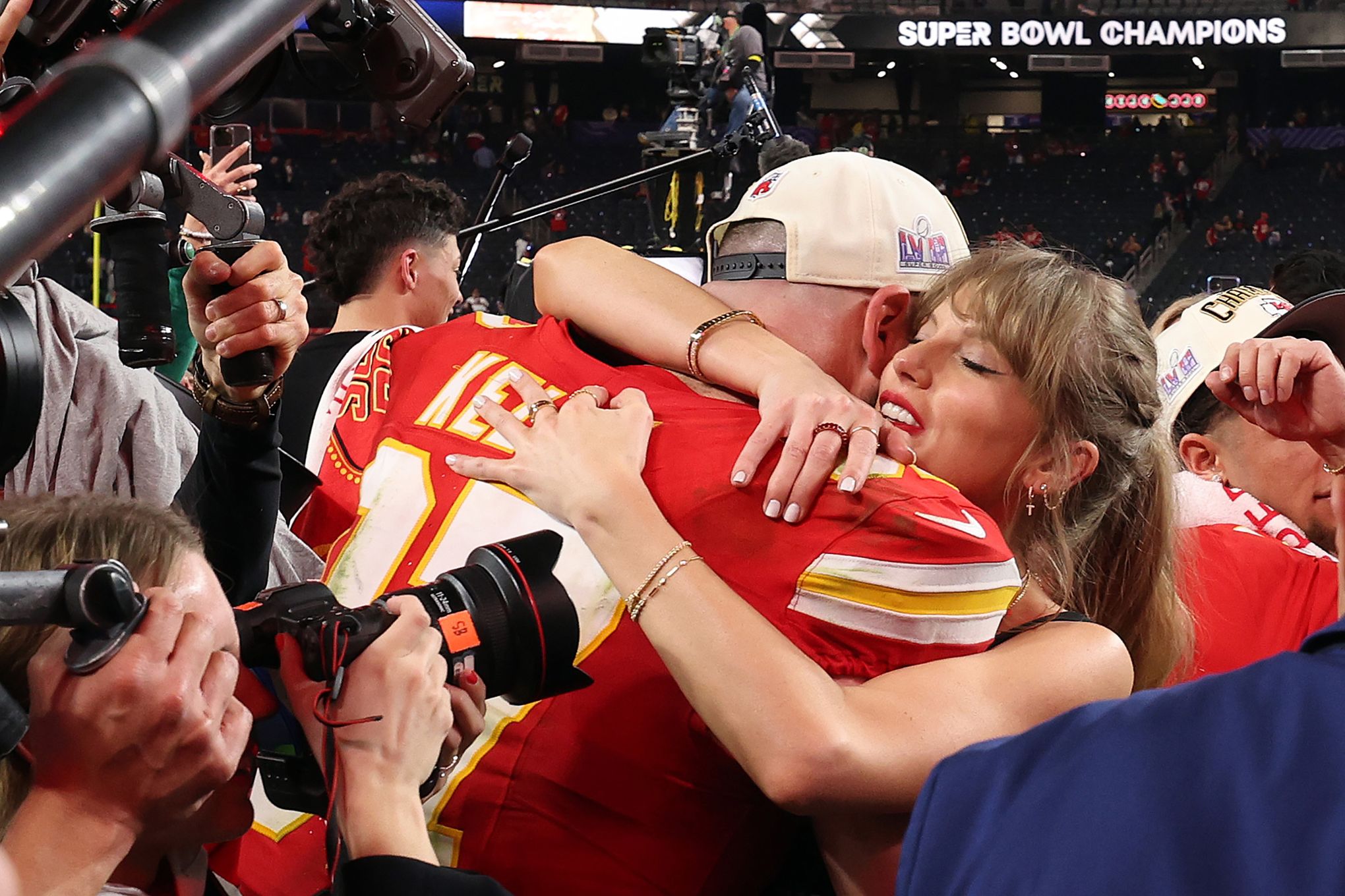 13 ways to avoid seeing Taylor Swift during the Super Bowl - Upworthy