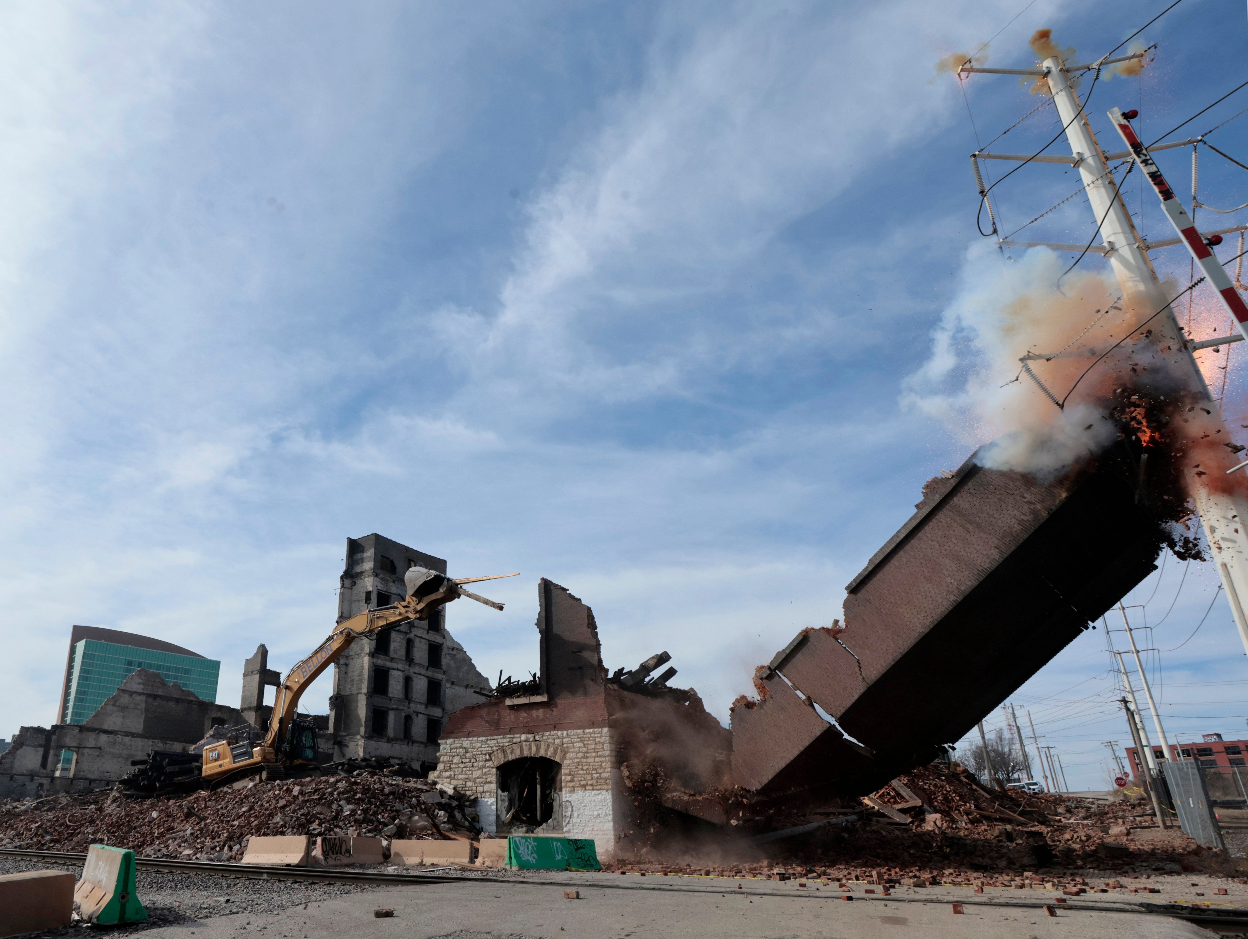 St. Louis wrecking crew knocks wall into transmission tower during 