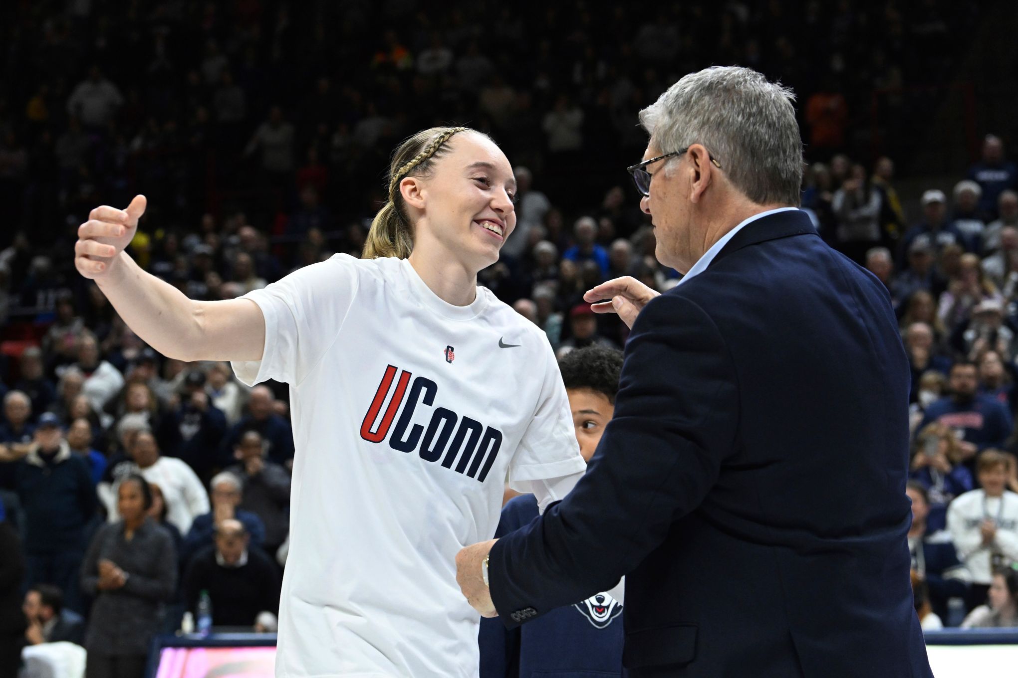 Paige Bueckers and Geno Auriemma both announce they will spend at least one  more year at UConn | The Seattle Times