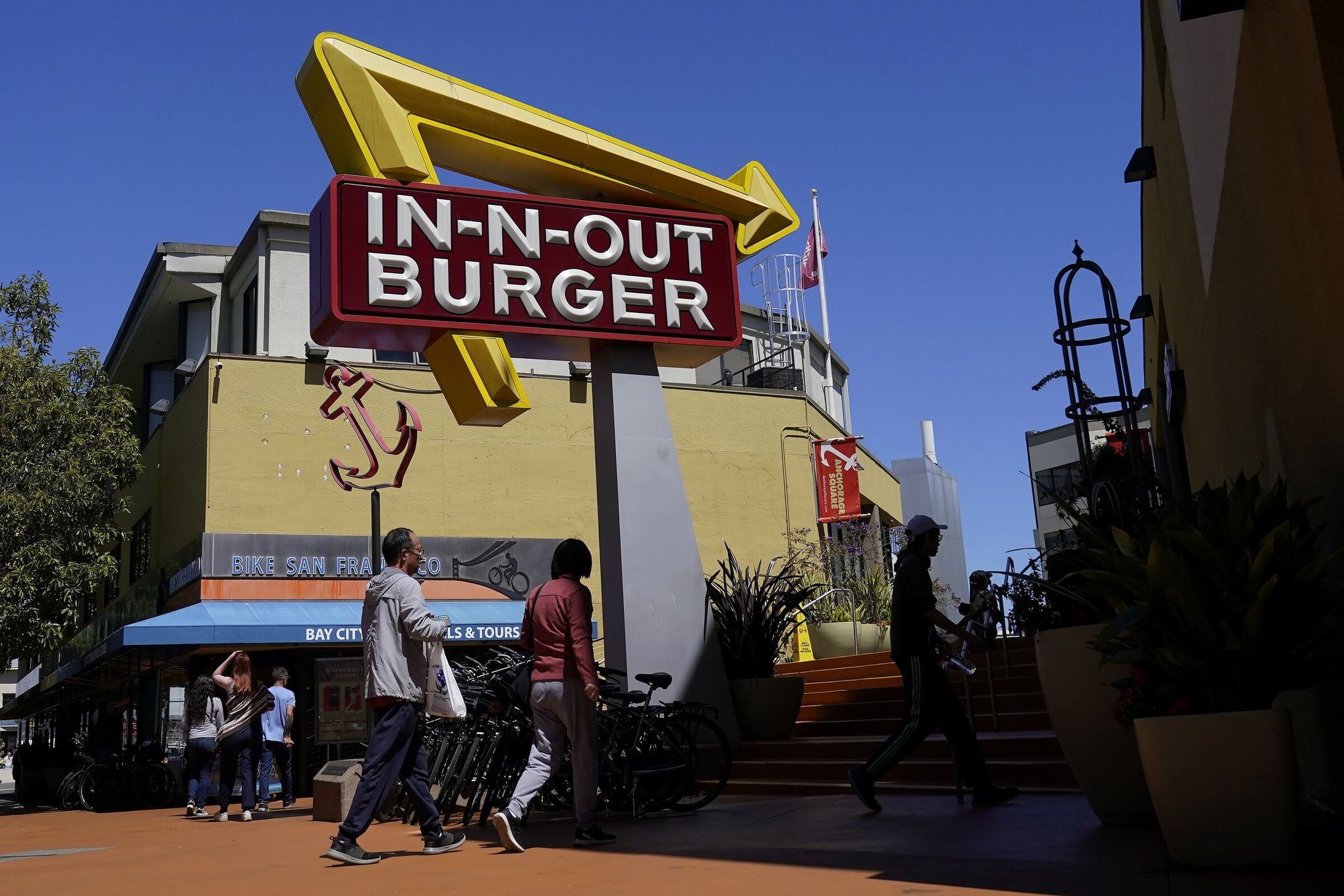Why In-N-Out Burger is So Loved. Brand Insights in Three Sentences