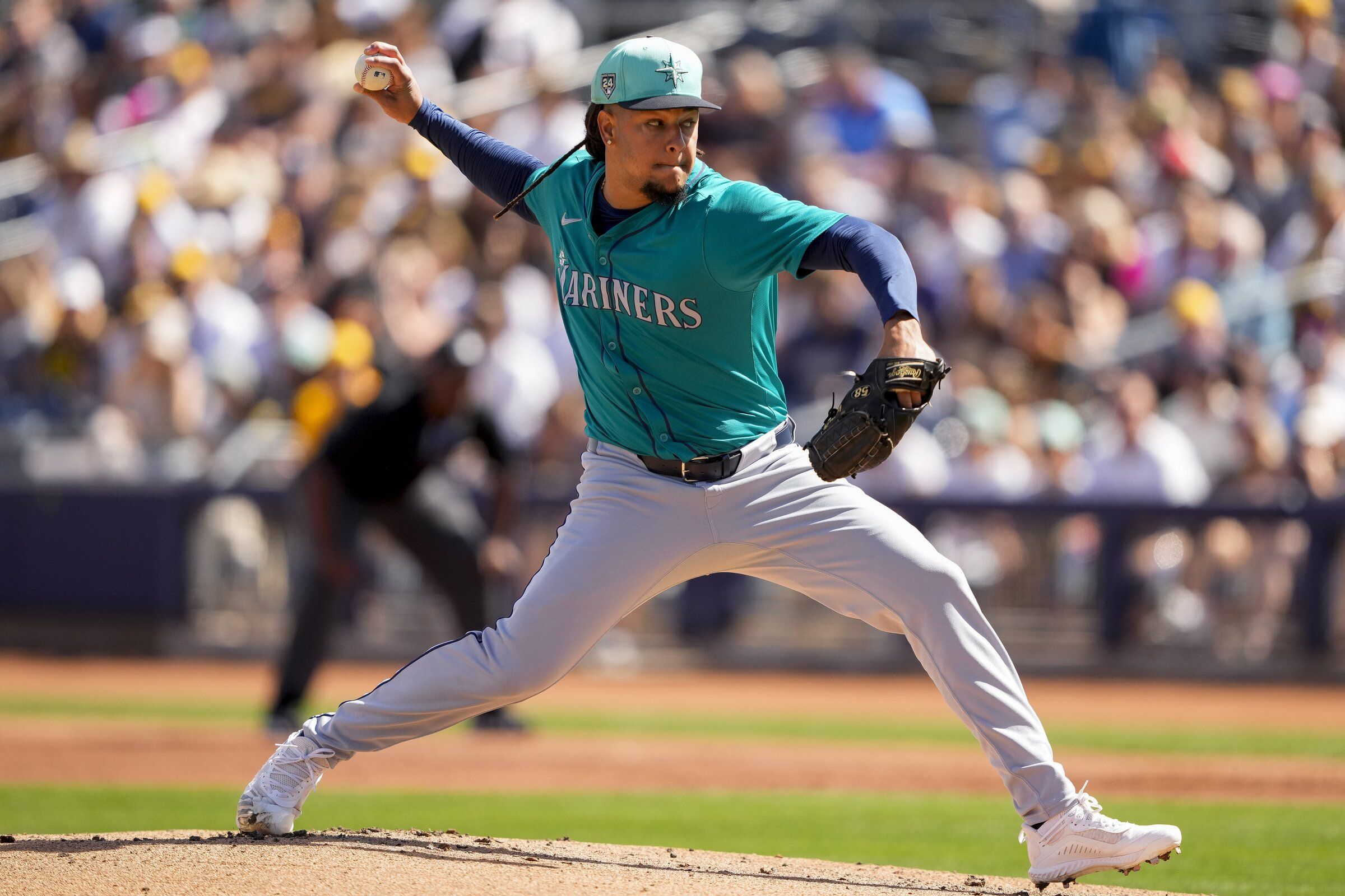 Mariners pitchers get roughed up in loss to Padres | The Seattle Times