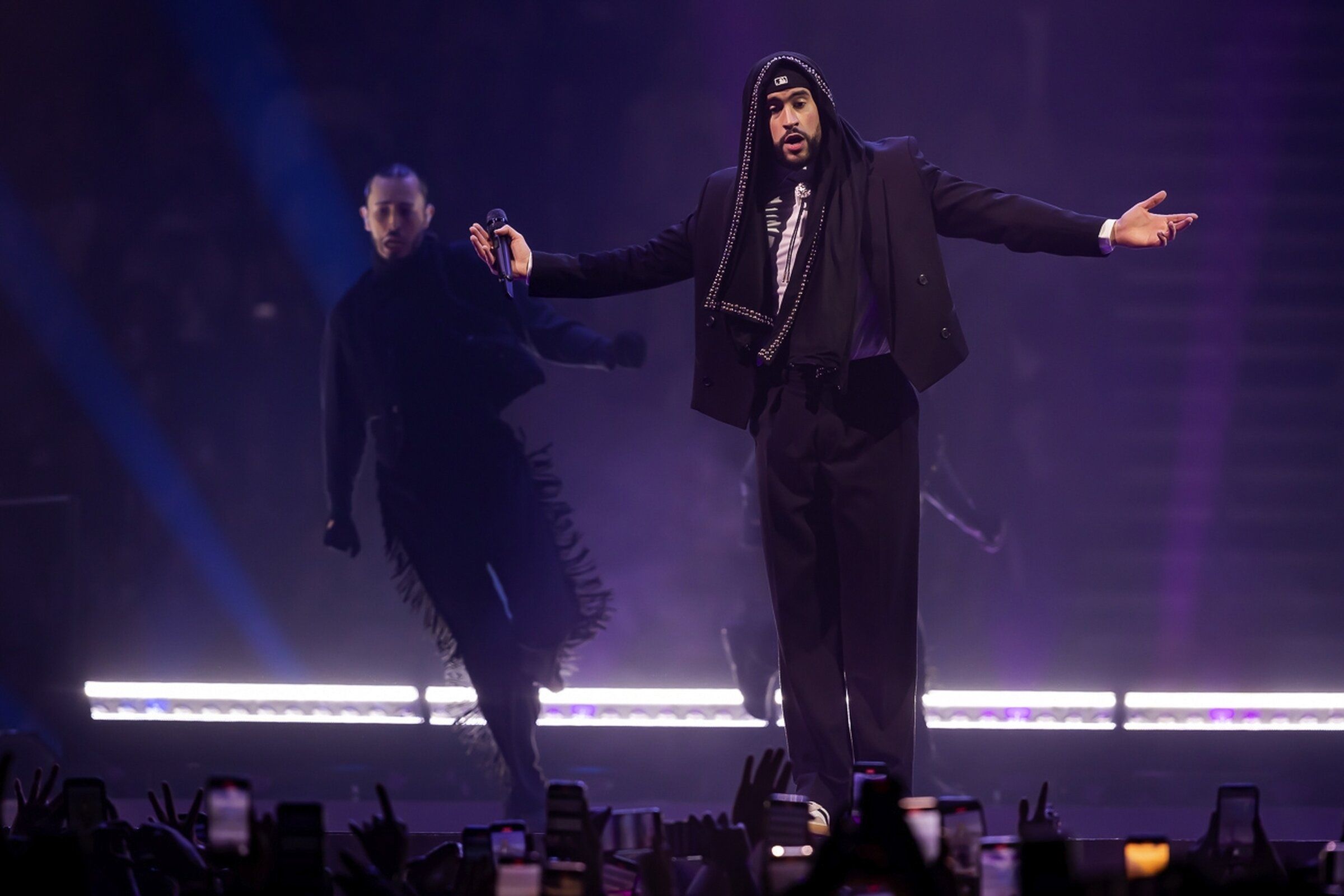 Review: Bad Bunny lays claim to global rap throne in Seattle | The