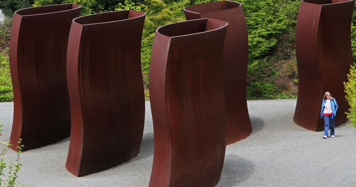 Famed American sculptor Richard Serra, the ‘poet of iron,’ has died at 85