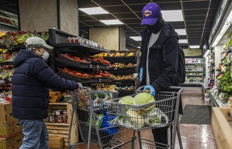 — EMBARGO: NO ELECTRONIC DISTRIBUTION, WEB POSTING OR STREET SALES BEFORE 3:01 A.M. ET ON WEDNESDAY, MAY 11, 2022. NO EXCEPTIONS FOR ANY REASONS — FILE — An Instacart shopper at a grocery store in Manhattan, April 30, 2020. The company slashed its valuation to $24 billion in March 2022 from $40 billion last year. (Brittainy Newman/The New York Times)