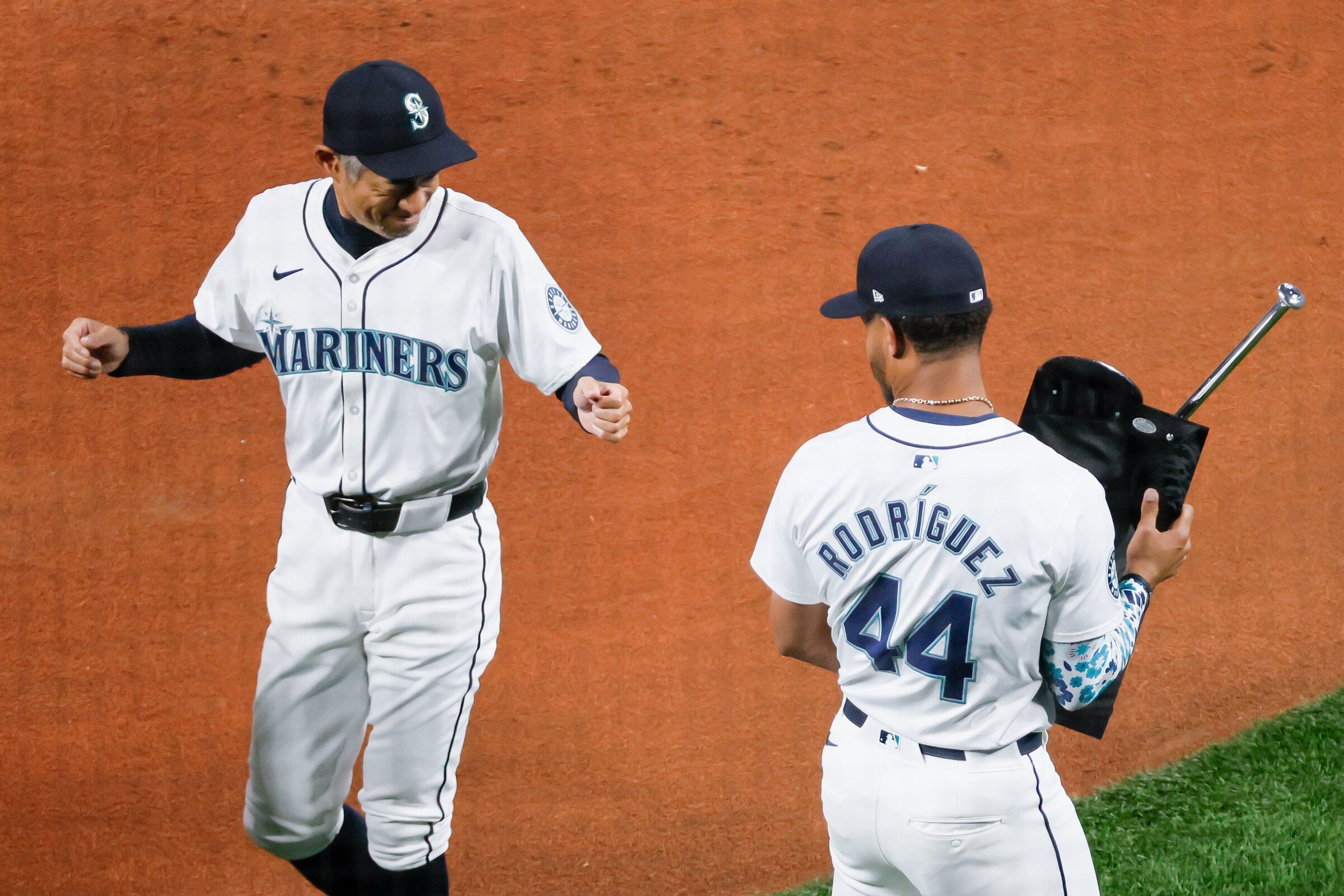 Julio Rodriguez, Ichiro a hit as Mariners reintroduce popular