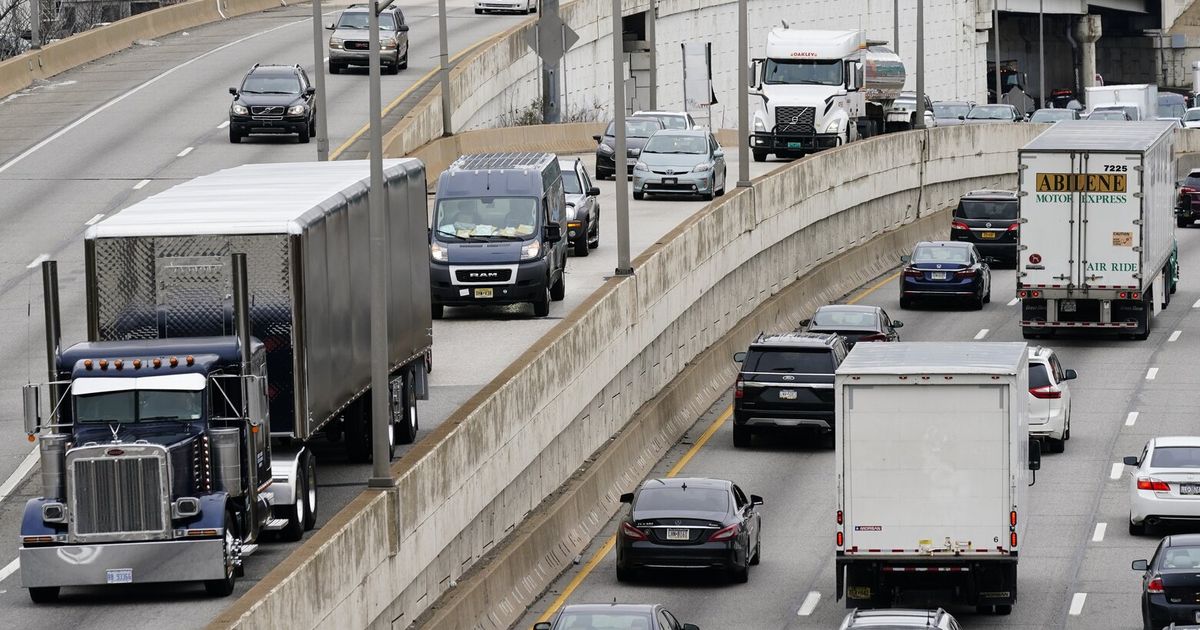 EPA sets strict emissions standards for heavy-duty trucks and buses in bid to fight climate change