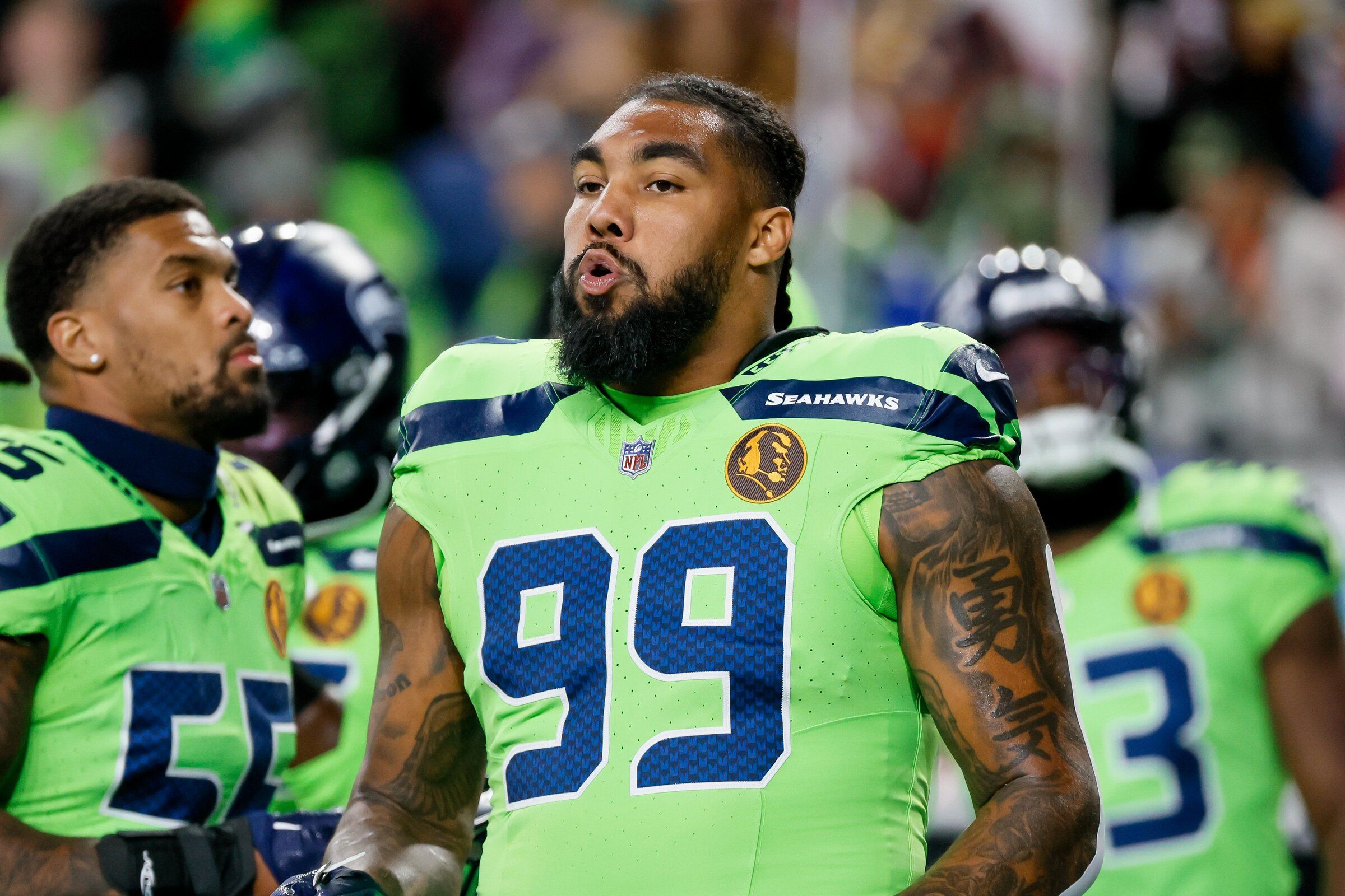 Seahawks complete top priority of free agency, bring back Leonard