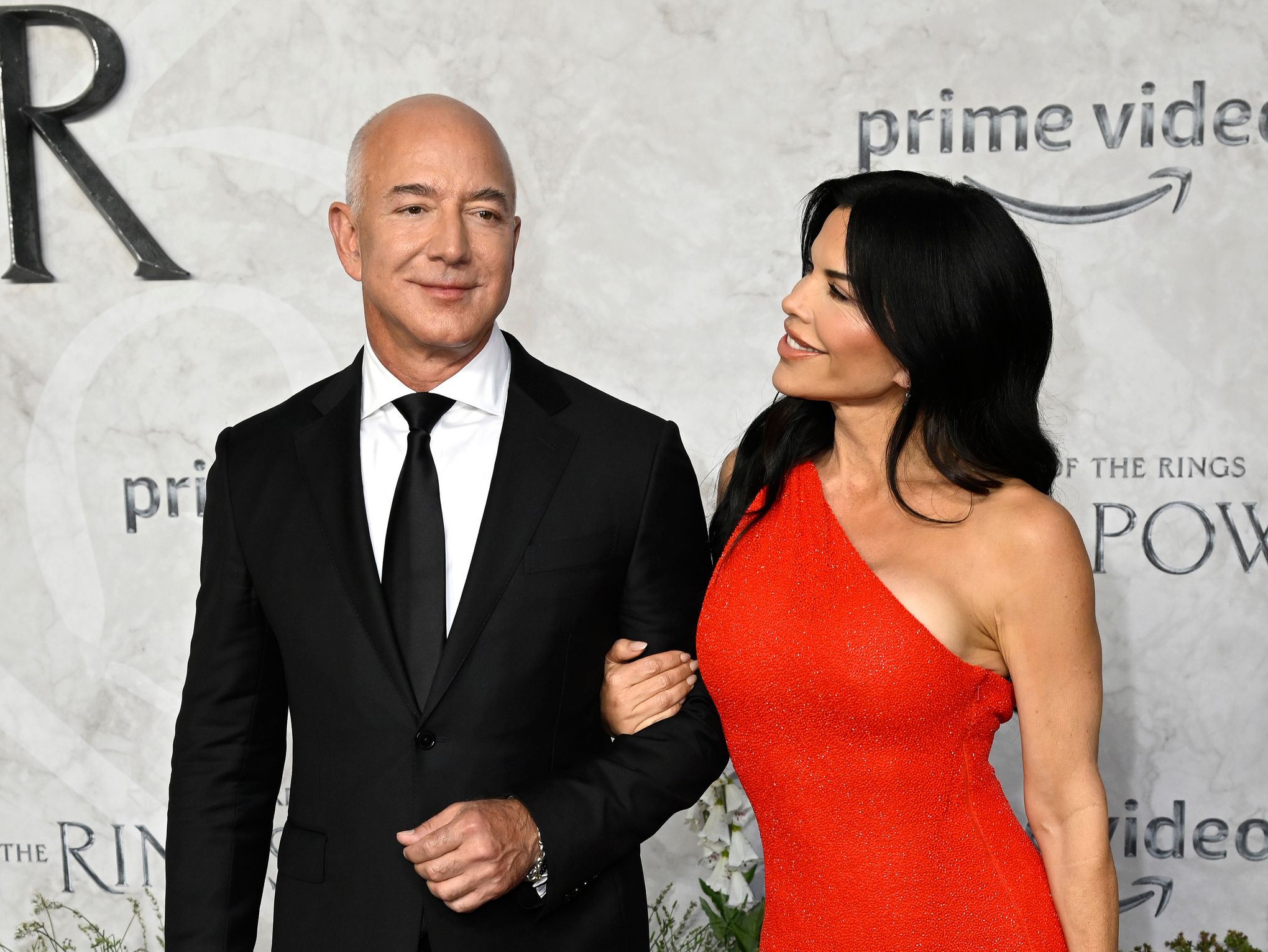 Elon Musk loses world's richest person title to Jeff Bezos | The Seattle  Times