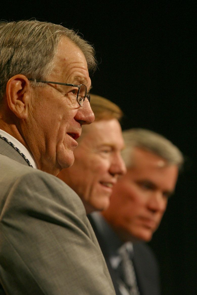 In December 2003, Boeing CEO Harry Stonecipher, left, Alan Mulally, then president of Boeing Commercial Airplanes and Mike Bair, vice president of the 787 program, announced that final assembly of that jet would be in Everett. Stonecipher insisted on a global outsourcing strategy for the 787 that proved disastrous. (Mike Siegel / The Seattle Times, 2003)