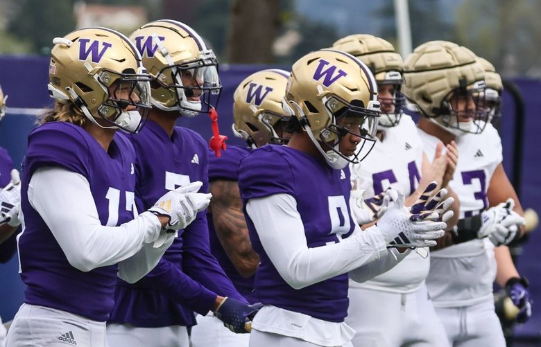 The Huskies rally after stretches Thursday afternoon during the spring football practice in Seattle, Washington, April 11, 2024. 226632