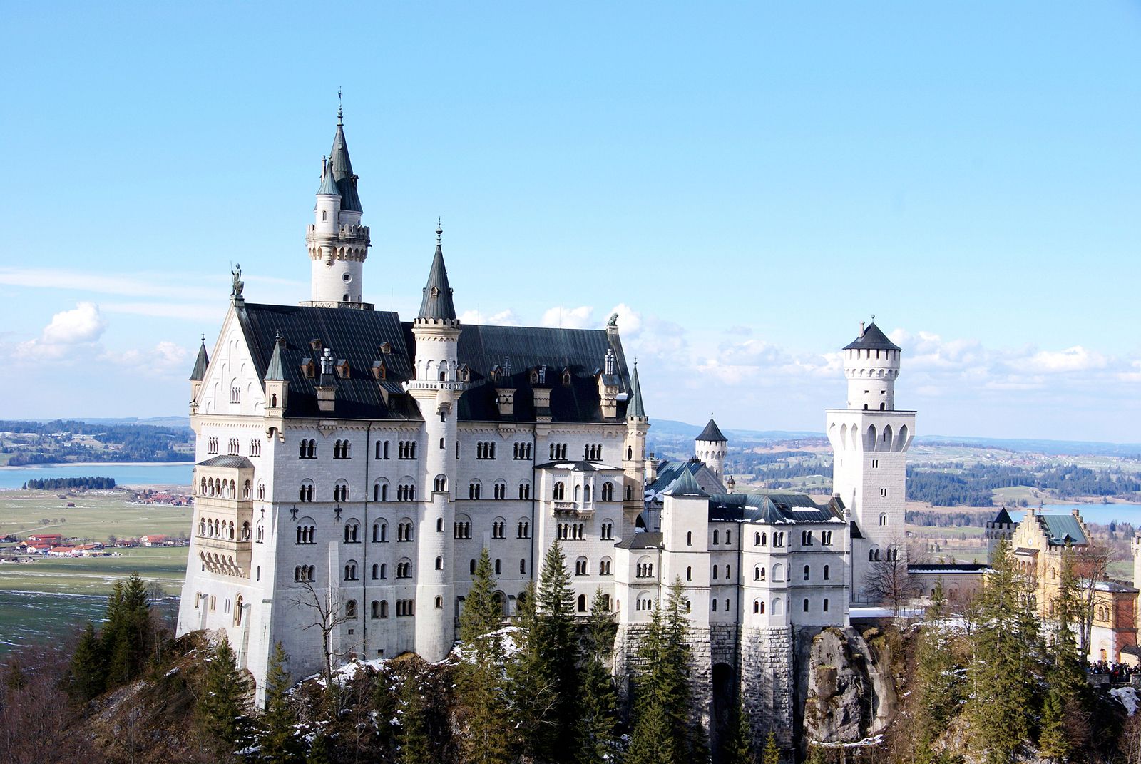 List of 10 most spectacular castles around the world includes a