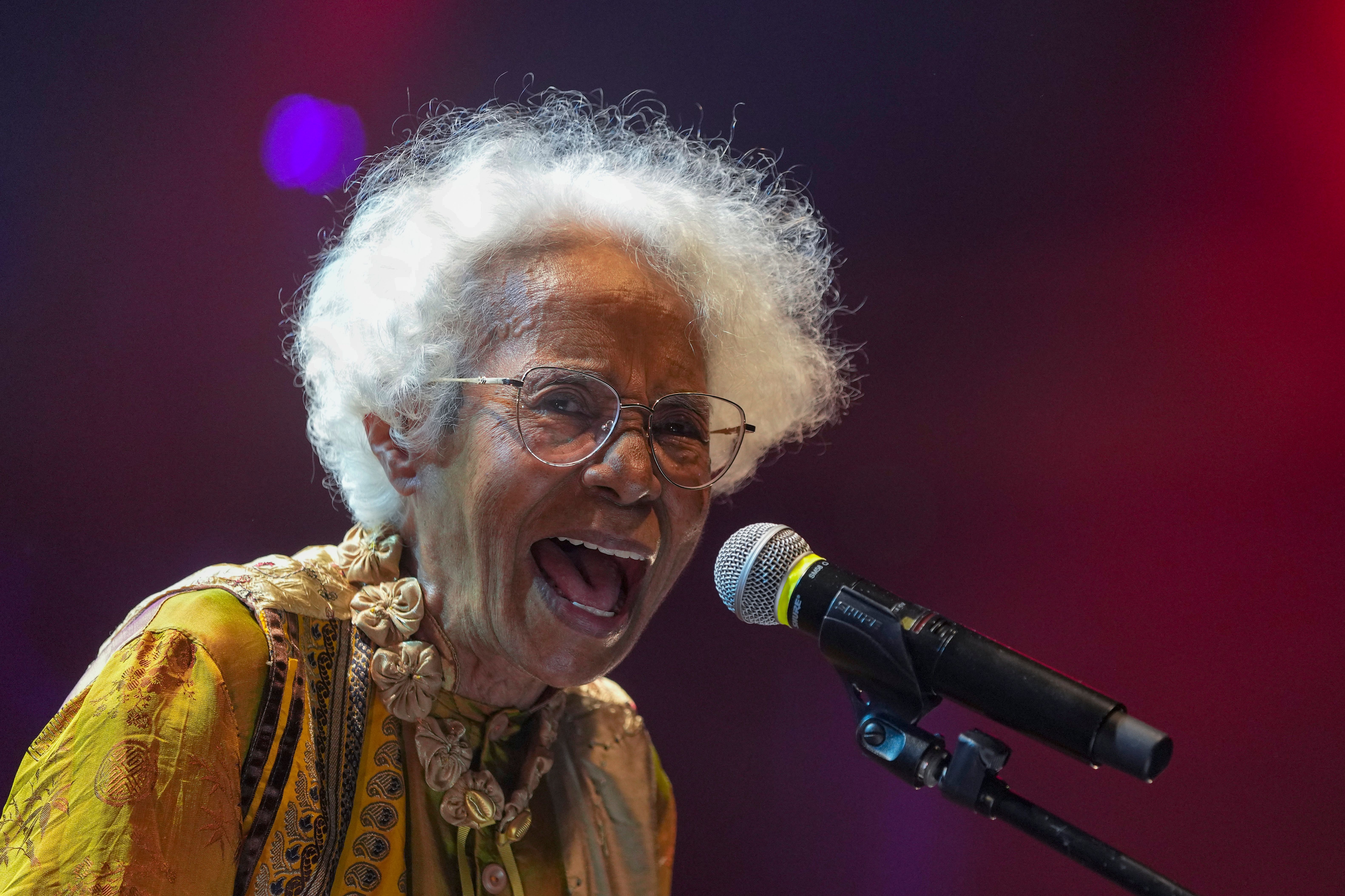 Revival of vinyl records in Brazil spares a 77-year-old singer