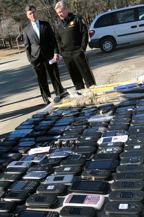 Prosecutors: South Carolina prison supervisor took $219,000 in bribes; got 173 cellphones to inmates
