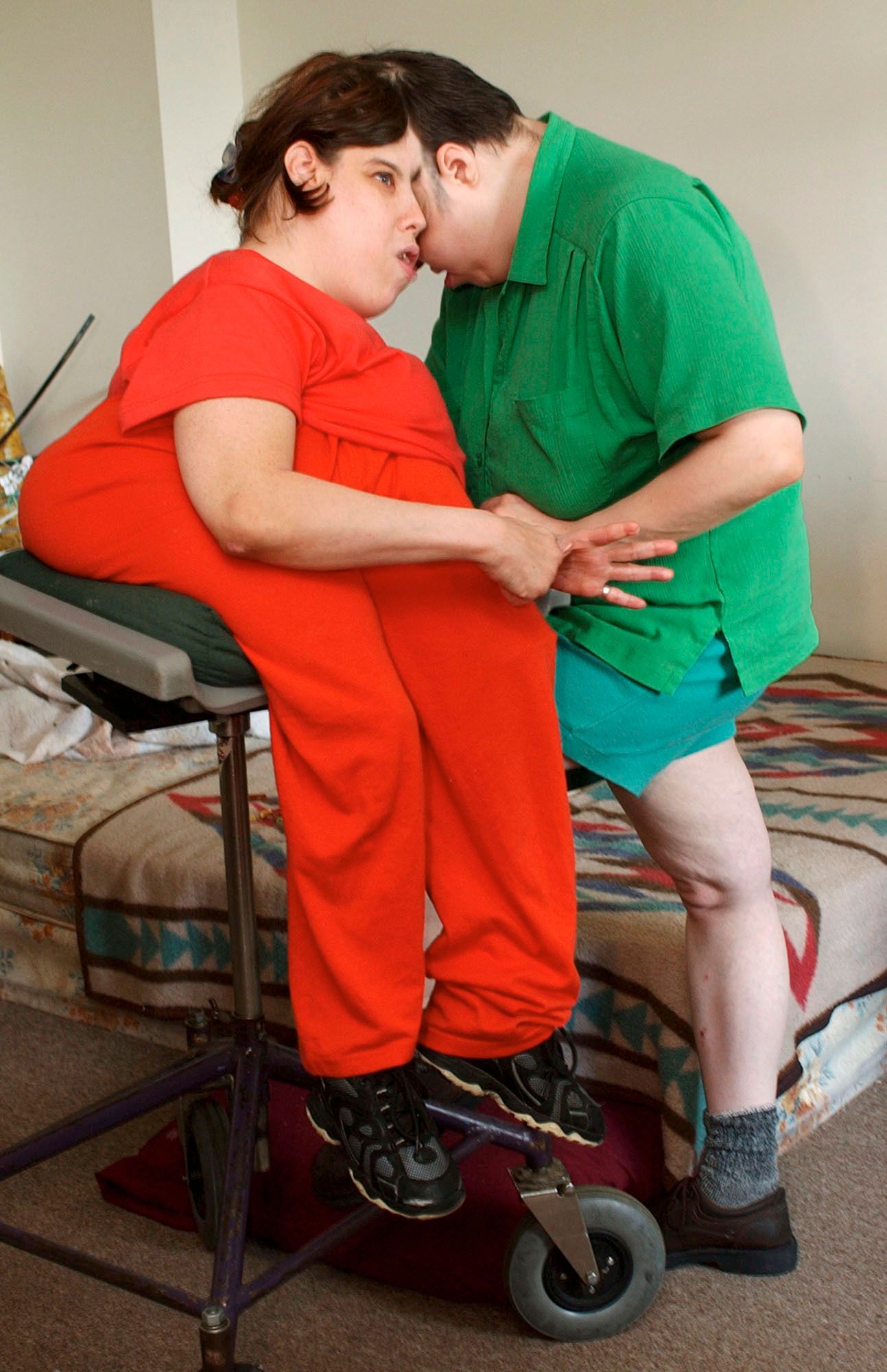 Oldest living conjoined twins, Lori and George Schappell, die at