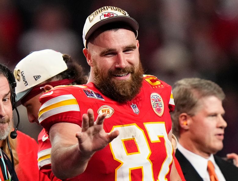 Chiefs sign star tight end Travis Kelce to new 2-year, $34.25 million deal,  AP source says | The Seattle Times