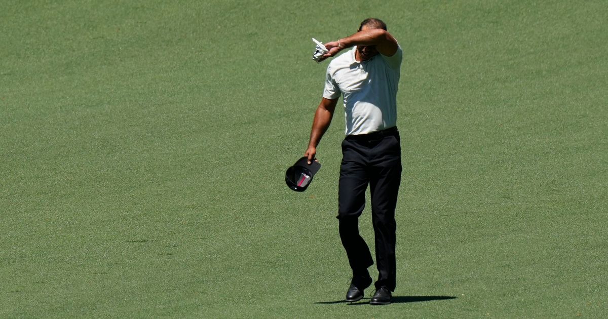 Tiger Woods shoots his worst round in a major championship with an 82 ...