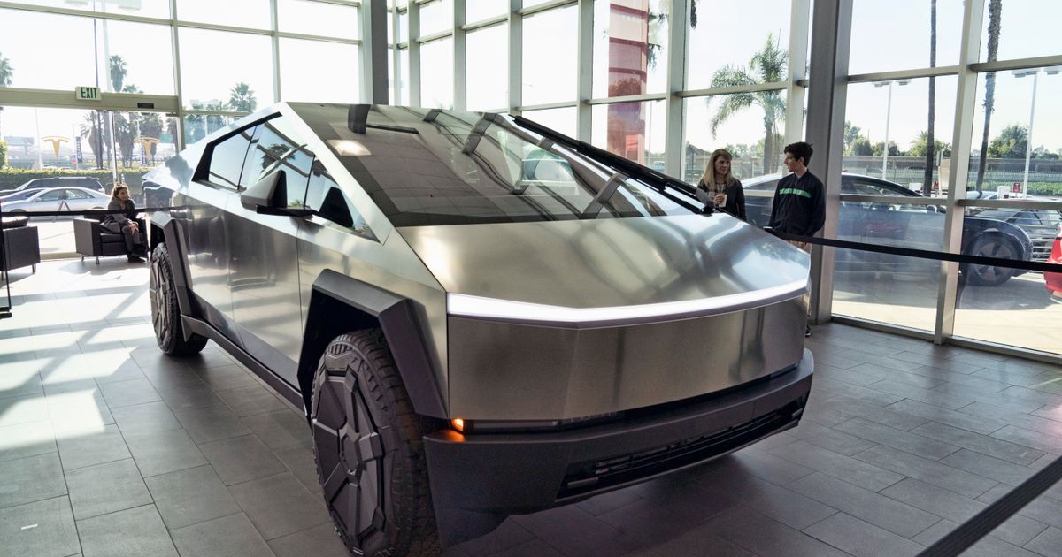 Tesla ruft fast 4.000 Cybertrucks zurück, weil das Gaspedal stecken ...