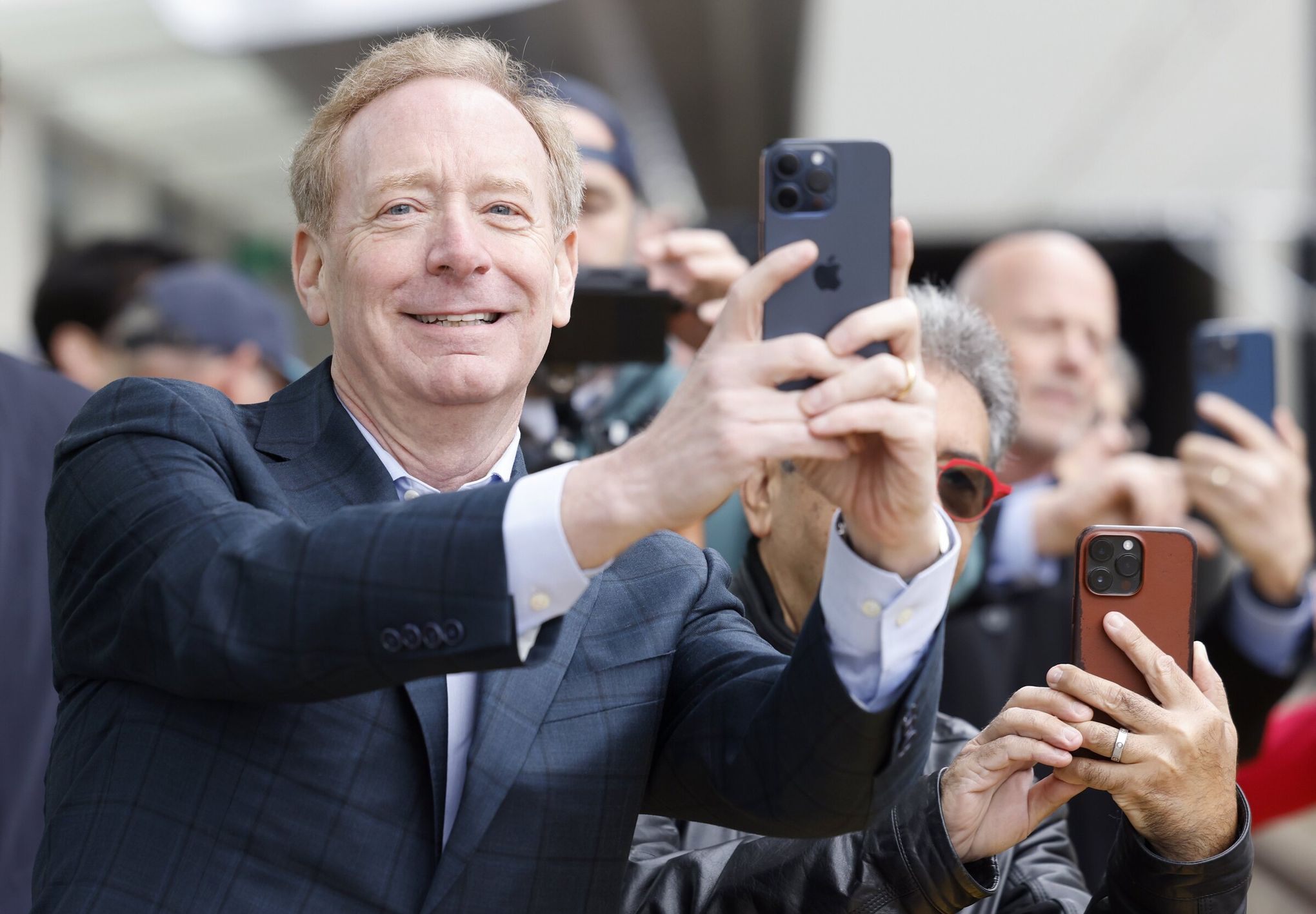 Family of Microsoft president Brad Smith joins Mariners ownership group |  The Seattle Times