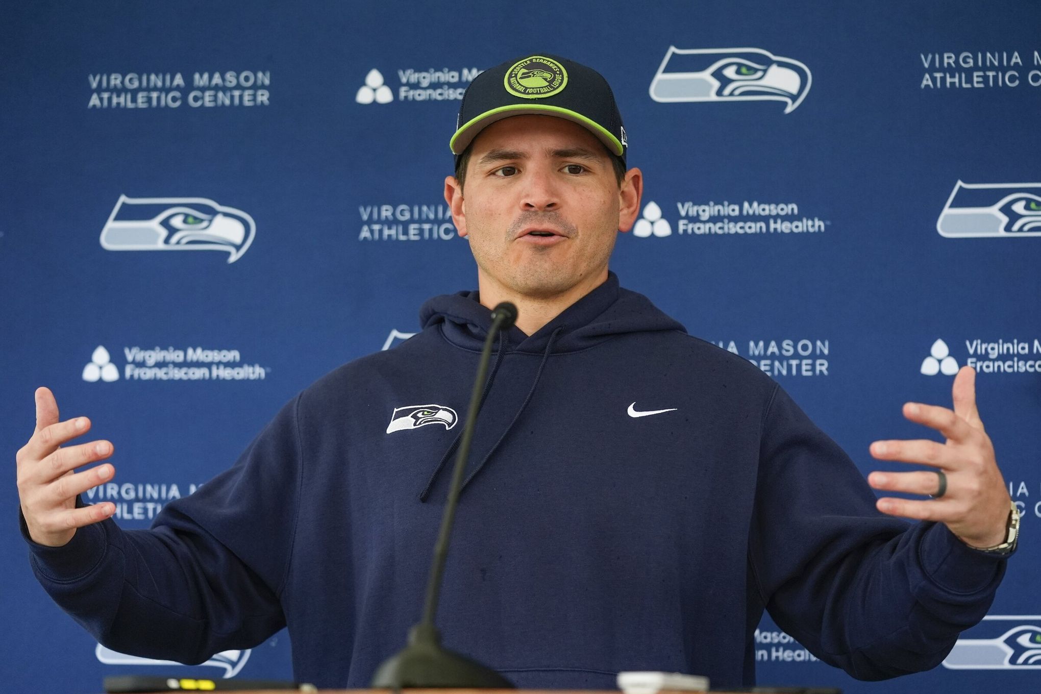 Seahawks coach Mike Macdonald turns eyes on offense after years as  defensive coach | The Seattle Times