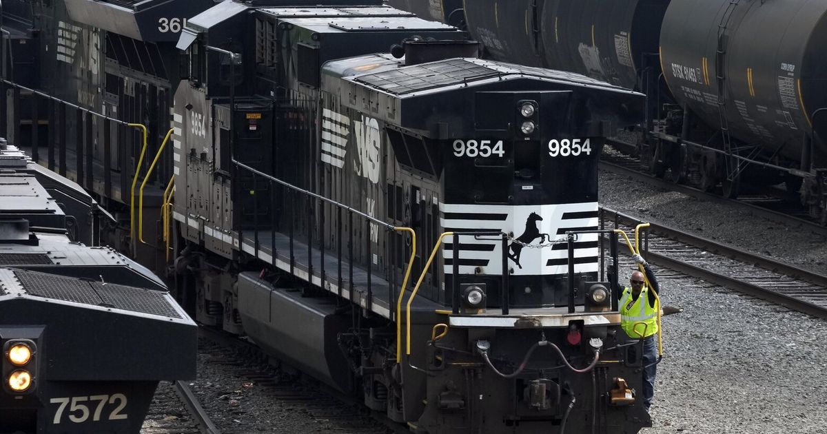 Norfolk Southern sets salary and bonus for newly promoted CEO after