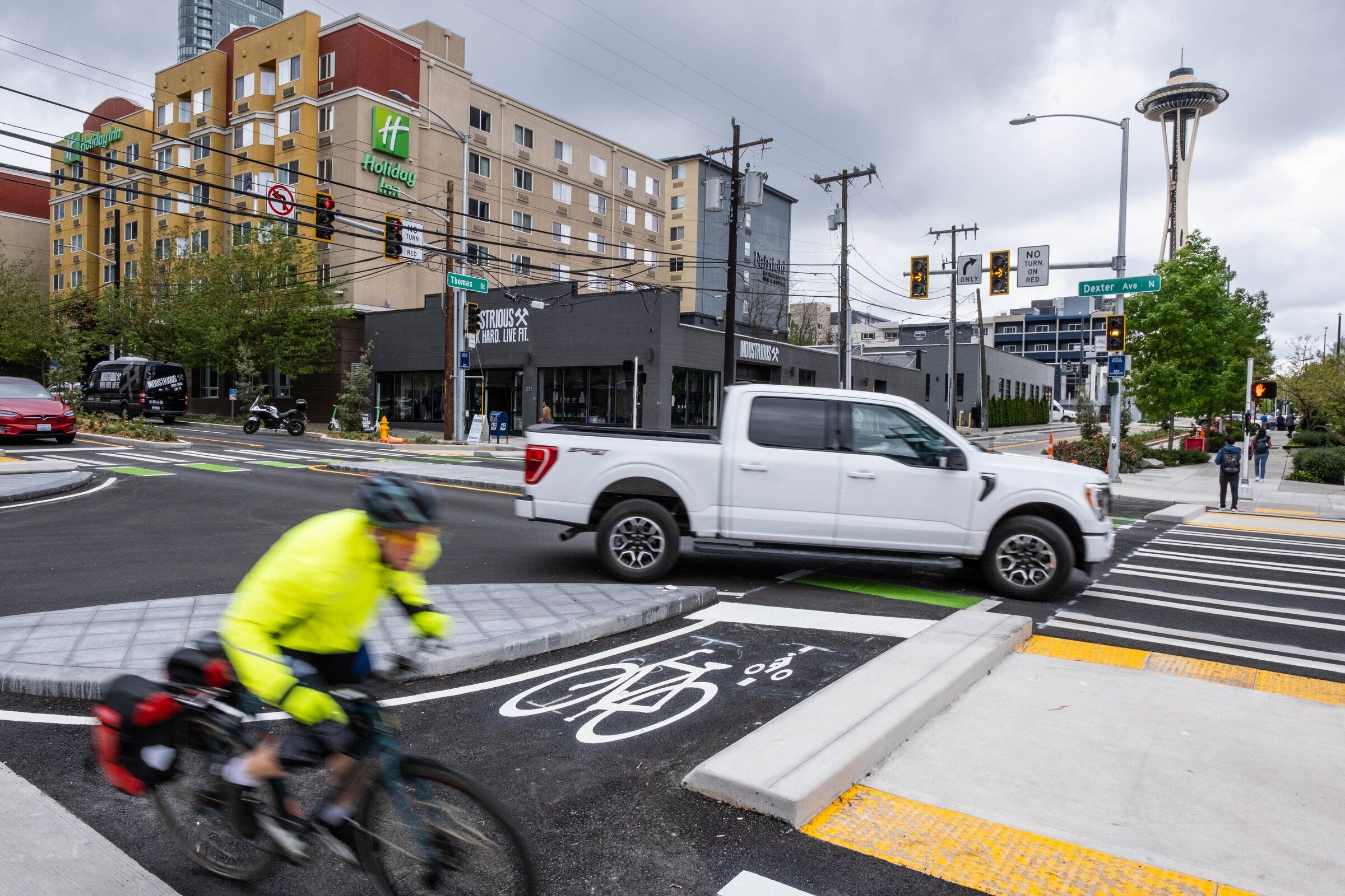 Seattle goes Dutch with a new bicycle intersection | The Seattle Times