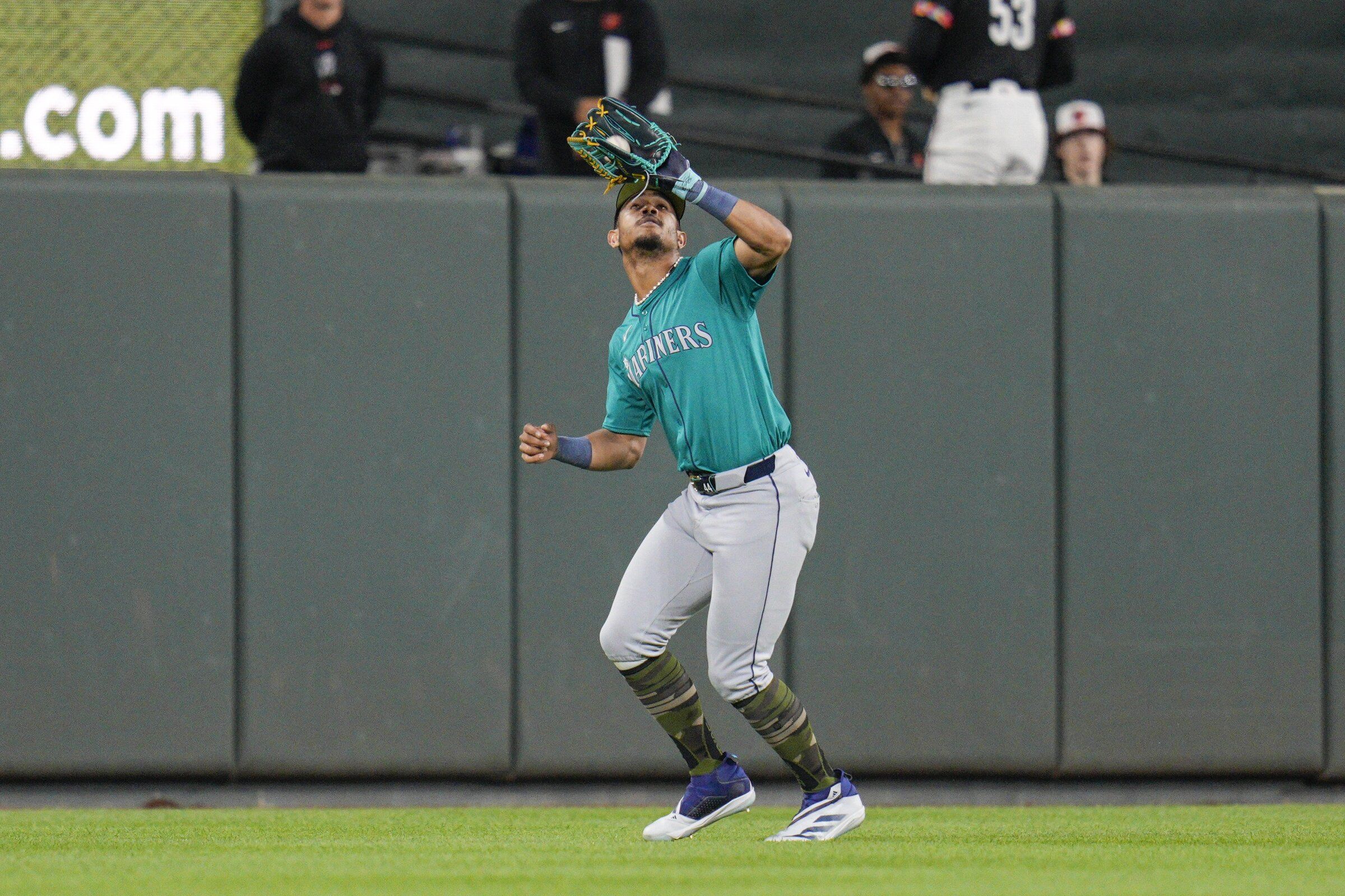 Mariners' Julio Rodriguez showing Gold Glove potential in center
