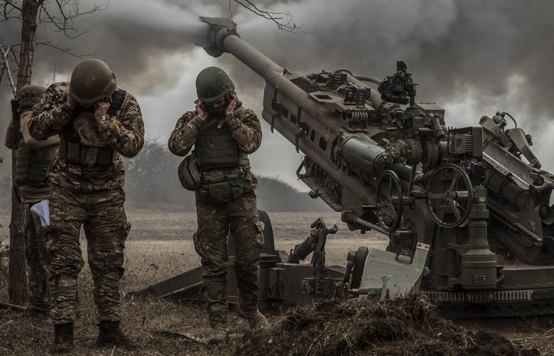 A Ukrainian artillery unit fires an M777 howitzer at Russian armored vehicles near the town of Snihurivka in Ukraine’s southern Mykolaiv region in November 2022.  U.S.-provided howitzers like the M777 fire the Excalibur GPS-guided round. MUST CREDIT: Heidi Levine for The Washington Post
