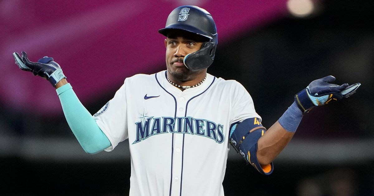 Mariners use chaos ball in 8th, rally for 2nd straight win over Astros