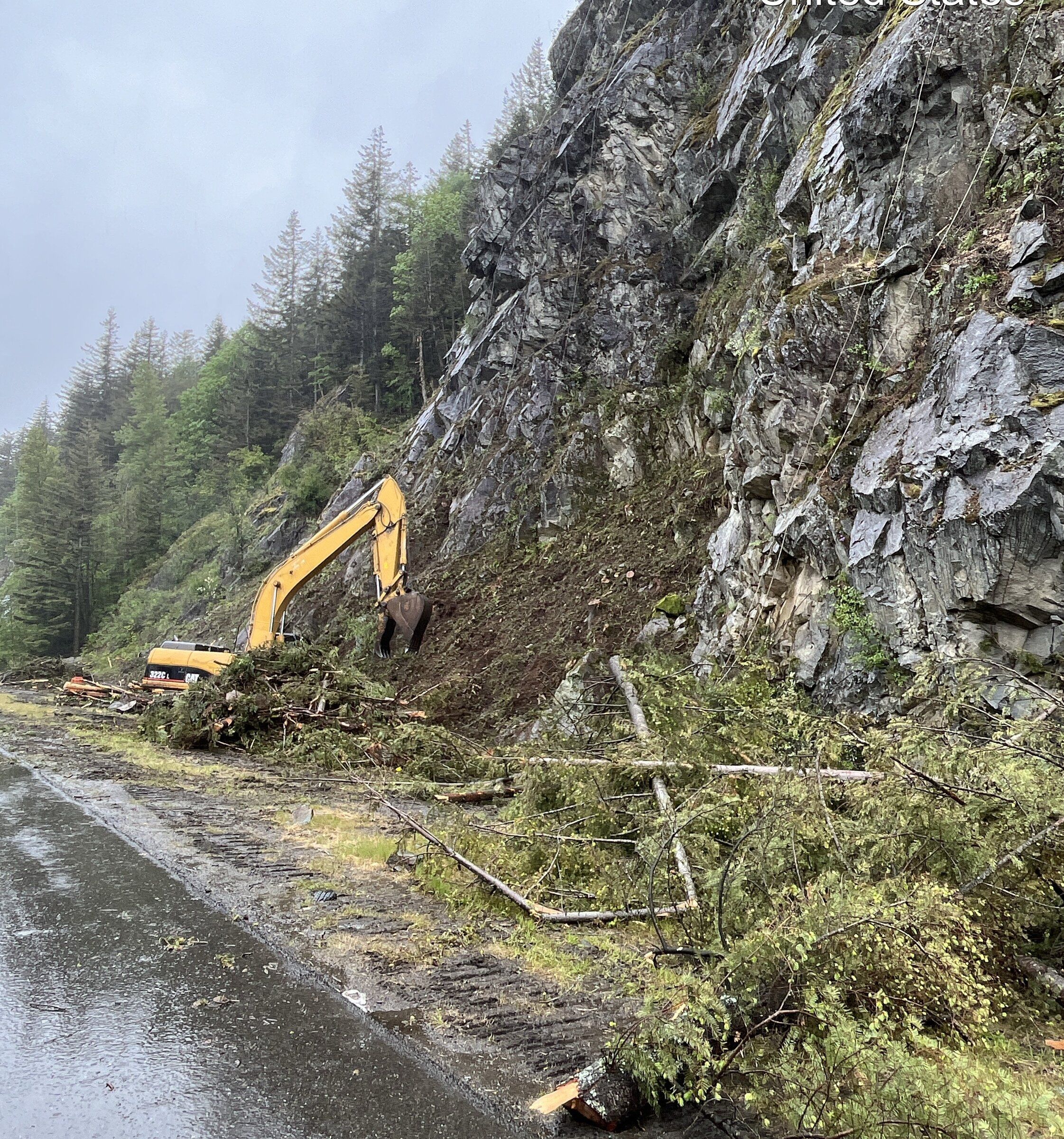Rockslide work on I-90 will close lane near Snoqualmie Pass all