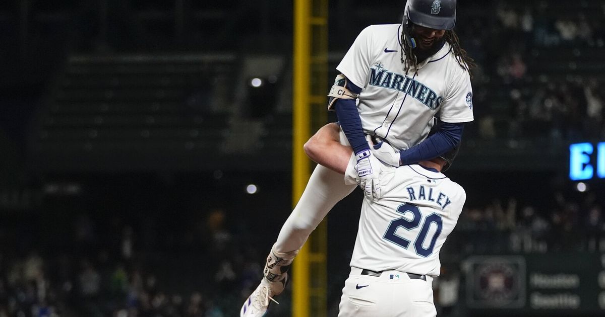 J.P. Crawford delivers as Mariners walk off Astros in 10 innings