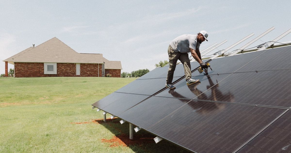 As solar power surges in the United States, wind power struggles