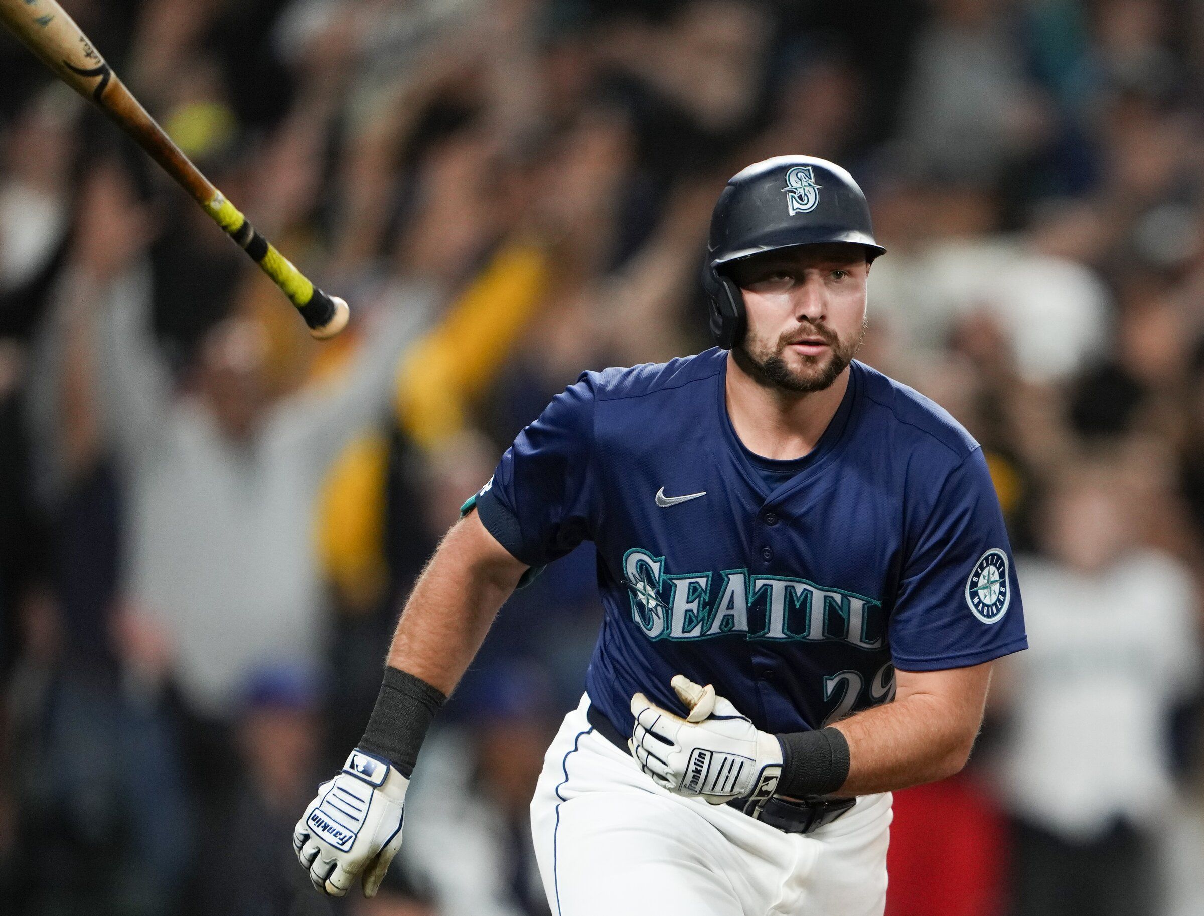Sights, sounds (and dogs) from Mariners' epic comeback win over White Sox